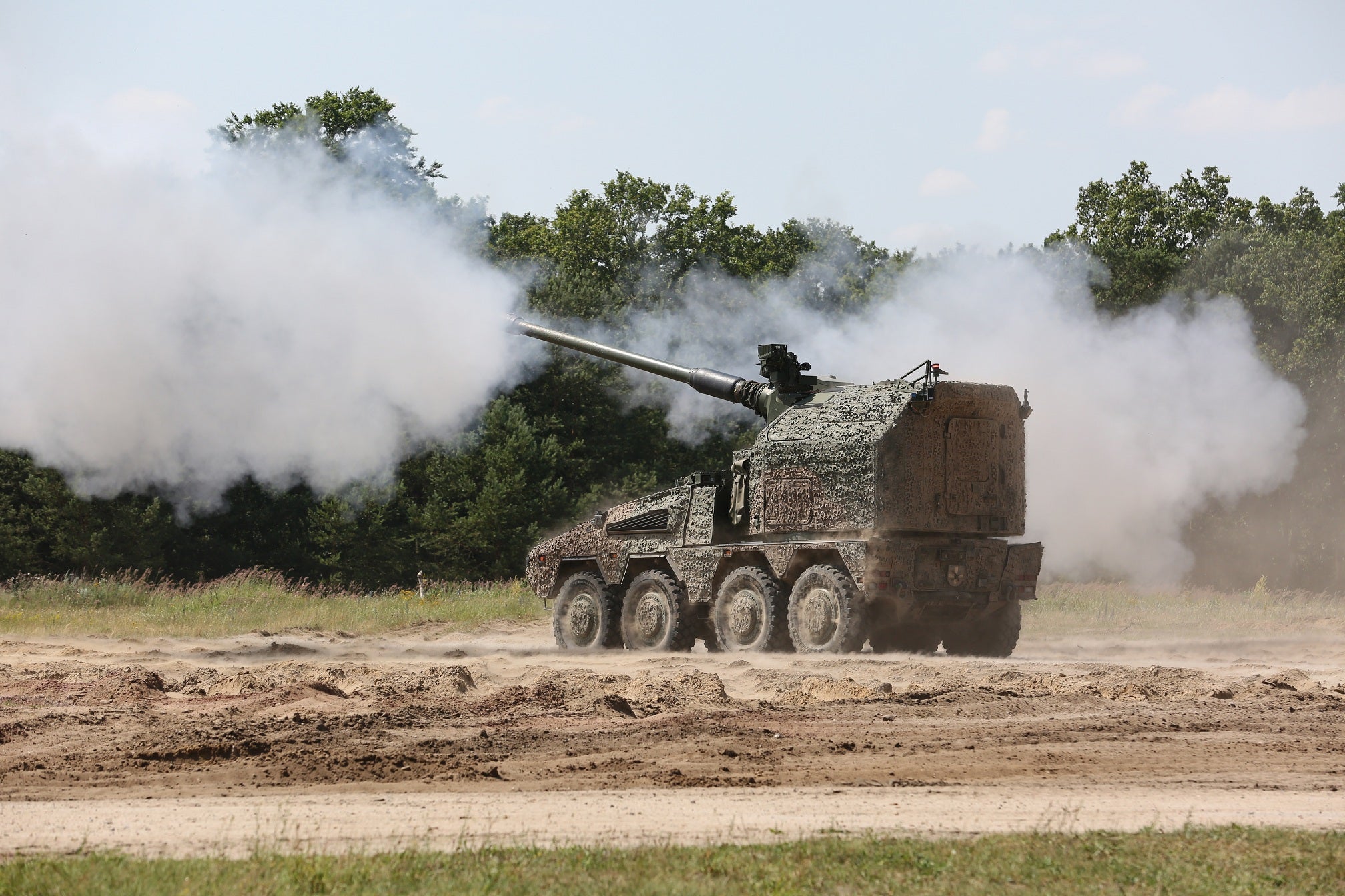 The gun is capable of firing eight rounds per minute at targets up to 70km away