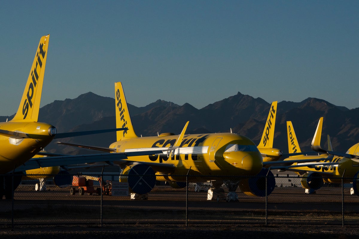 Former Spirit Airlines workers sue claiming company owes them pay and benefits, lawsuit says