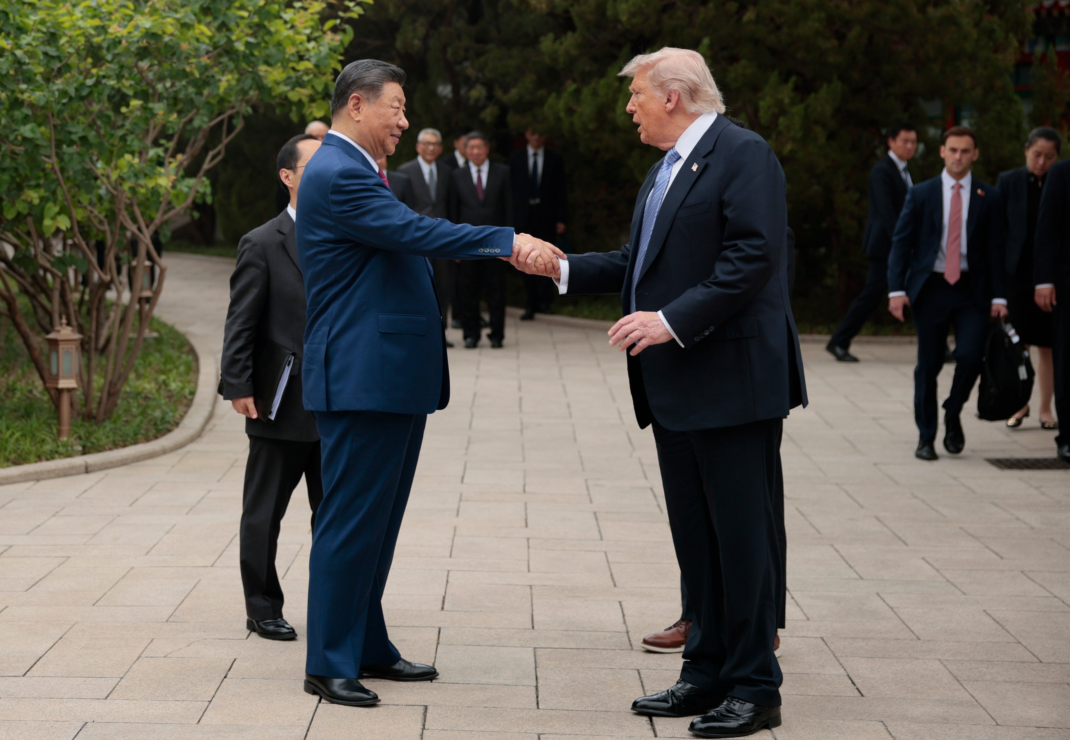U.S. President Donald Trump shakes hands with Chinese President Xi Jinping while leaving after a visit to the the Zhongnanhai Garden (Getty)