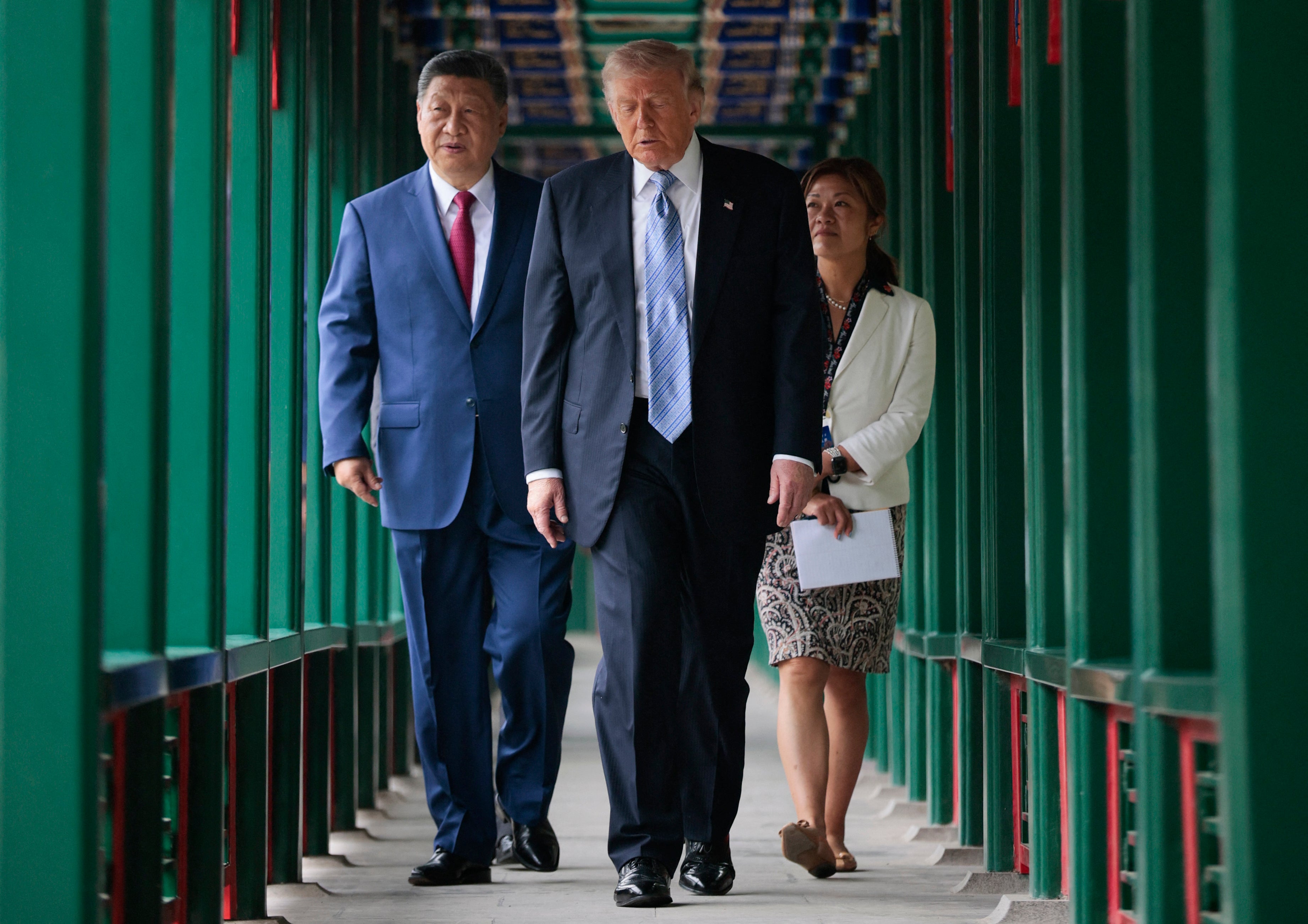US President Donald Trump (C) walks with China's President Xi Jinping (L) at Zhongnanhai Garden (AFP/Getty)