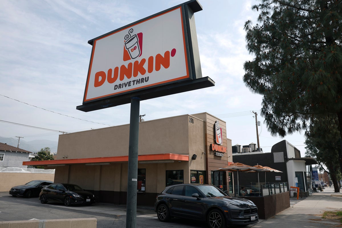 Dunkin’ kicks off Canadian return with stores in Toronto and Montreal
