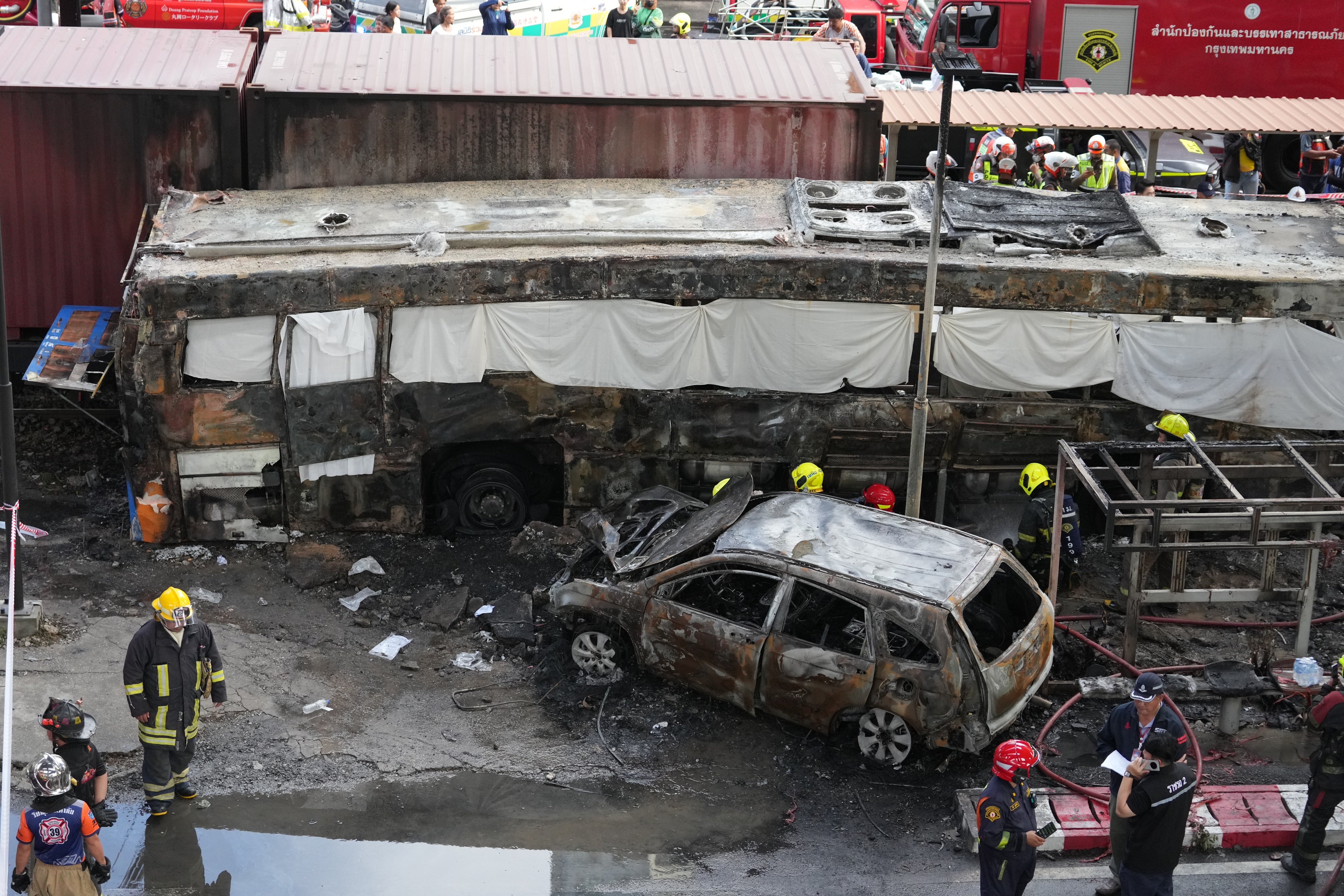 ASI-GEN TAILANDIA-TREN-BUS ACCIDENTE