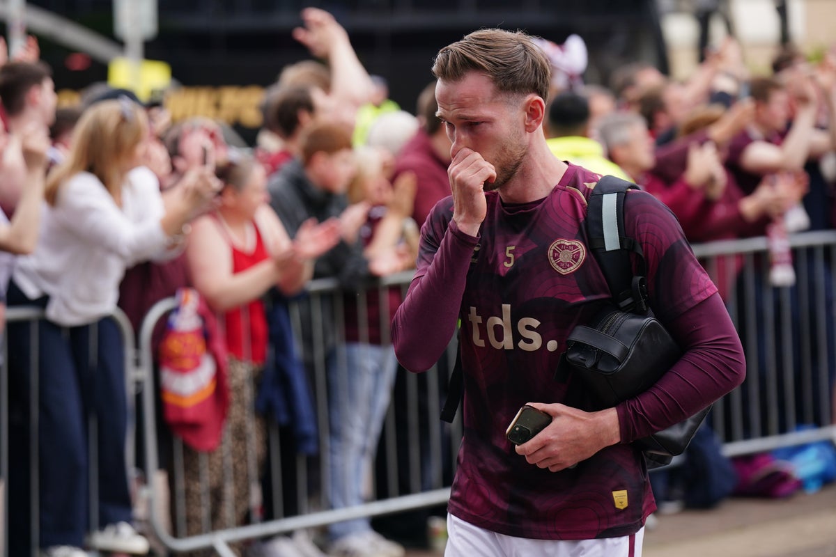 Hearts players left in tears at Tynecastle return after crushing Celtic loss in title decider – UK Times Hearts players left in tears at Tynecastle return after crushing Celtic loss in title decider – UK Times