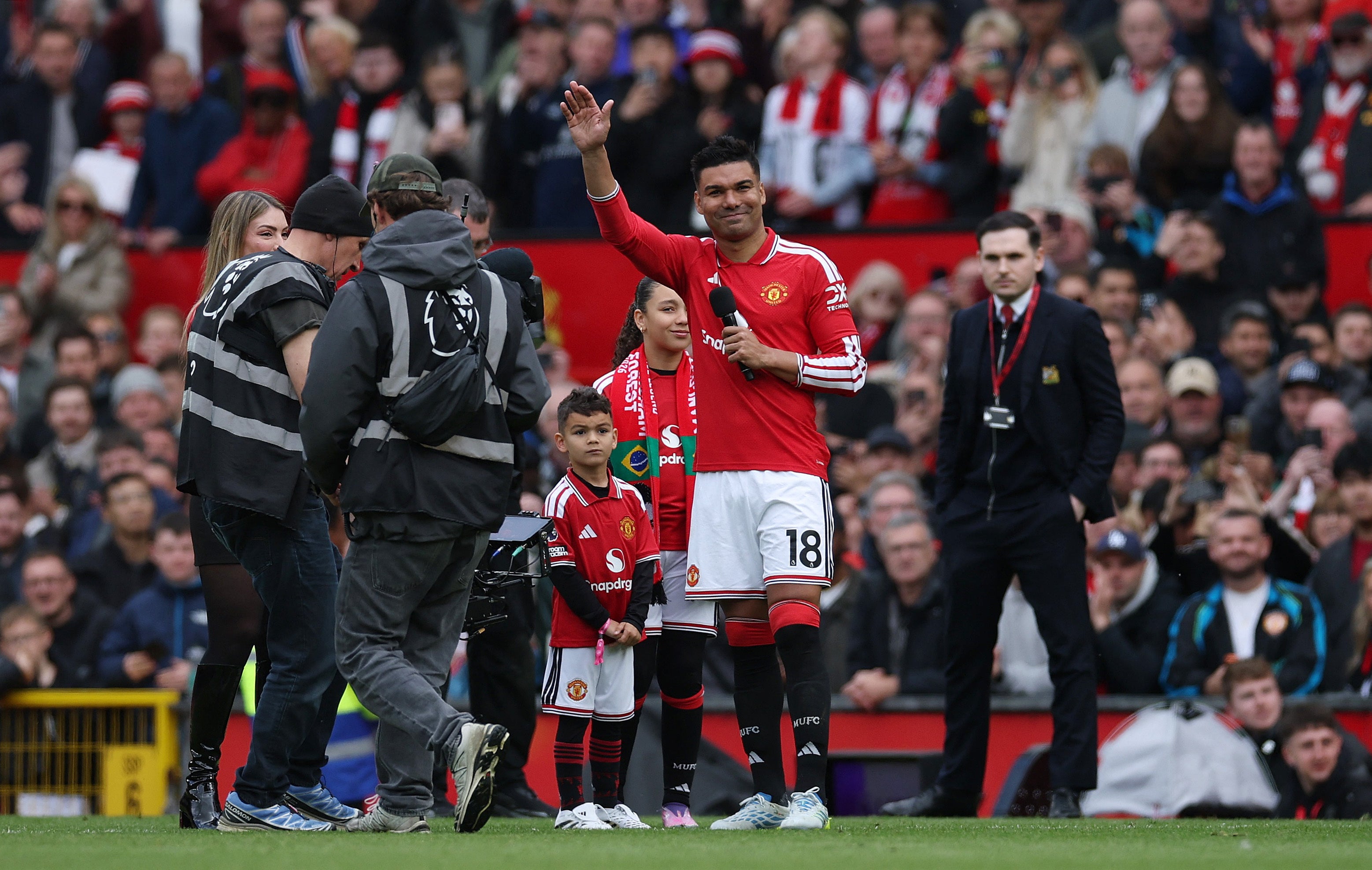 There was a heartfelt send-off for Casemiro, whose exit was delayed by hugs from his teammates