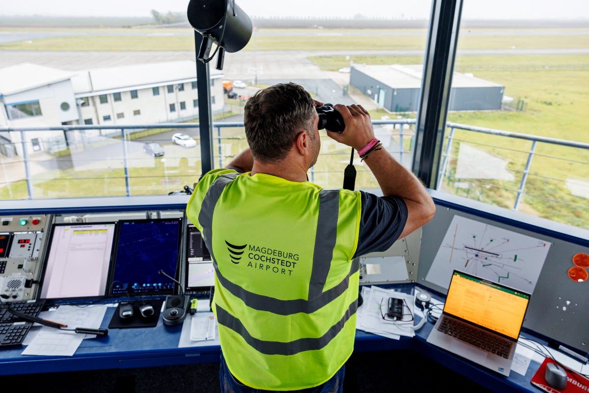 FAA launches ‘bold’ new strategy to hire thousands