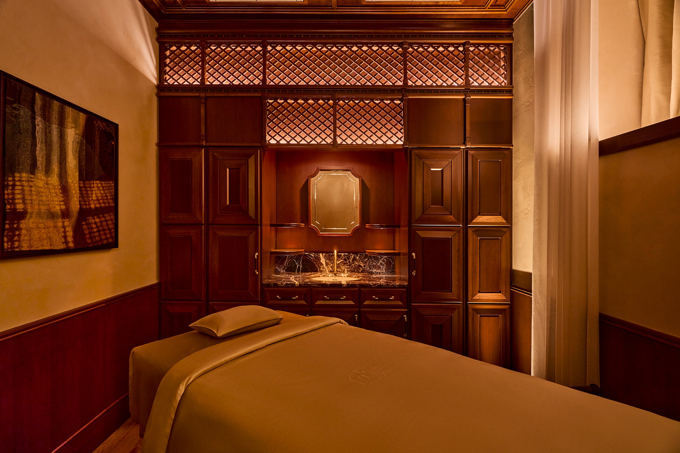 The SPA offers a range of baths and treatments, including massages and wraps (La Minerva)