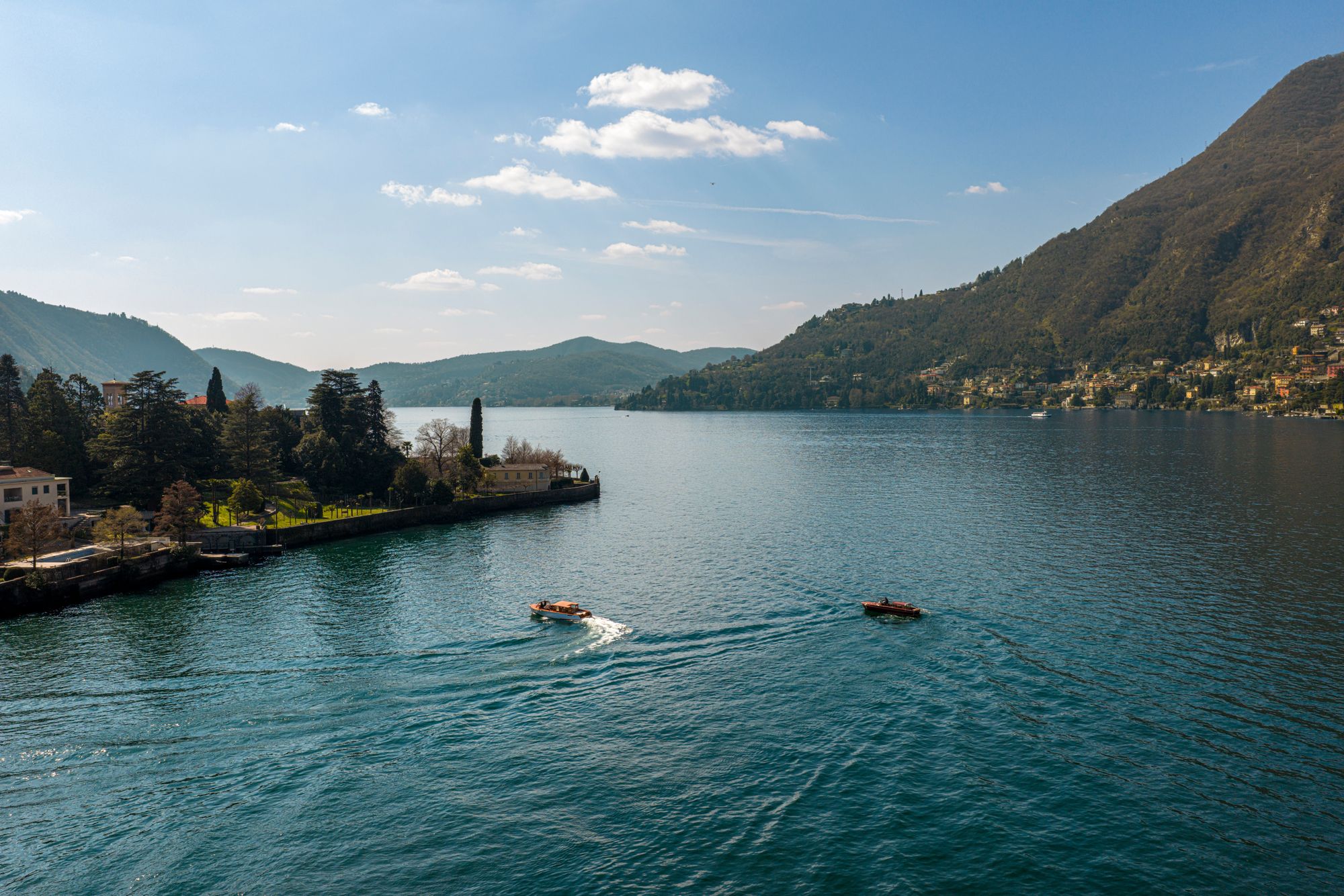 Il Sereno has the enviable location on being situated on the lake with direct access to the water