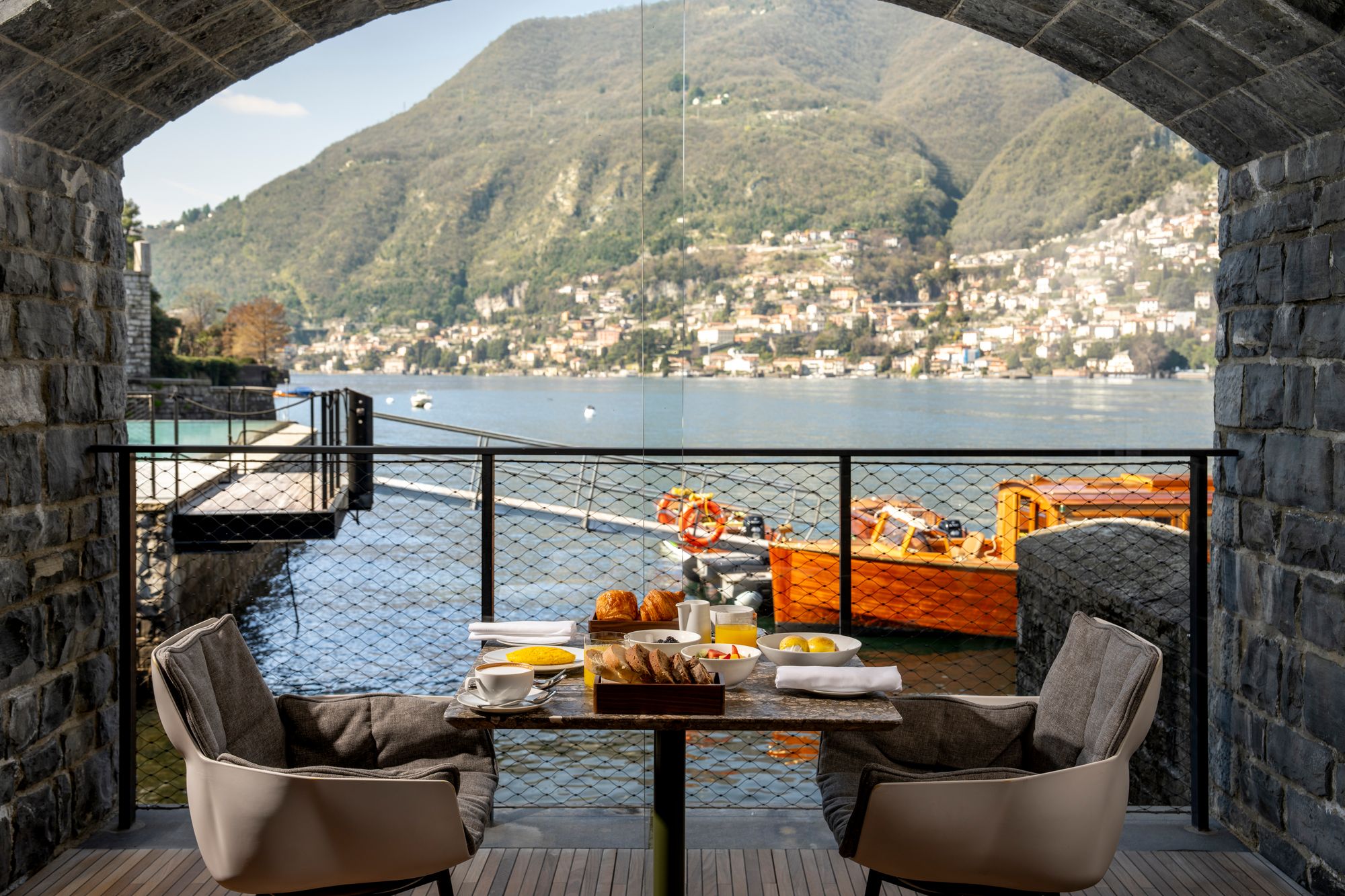 The Al Lago restaurant has a Michelin star, and serves breakfast, lunch and dinner