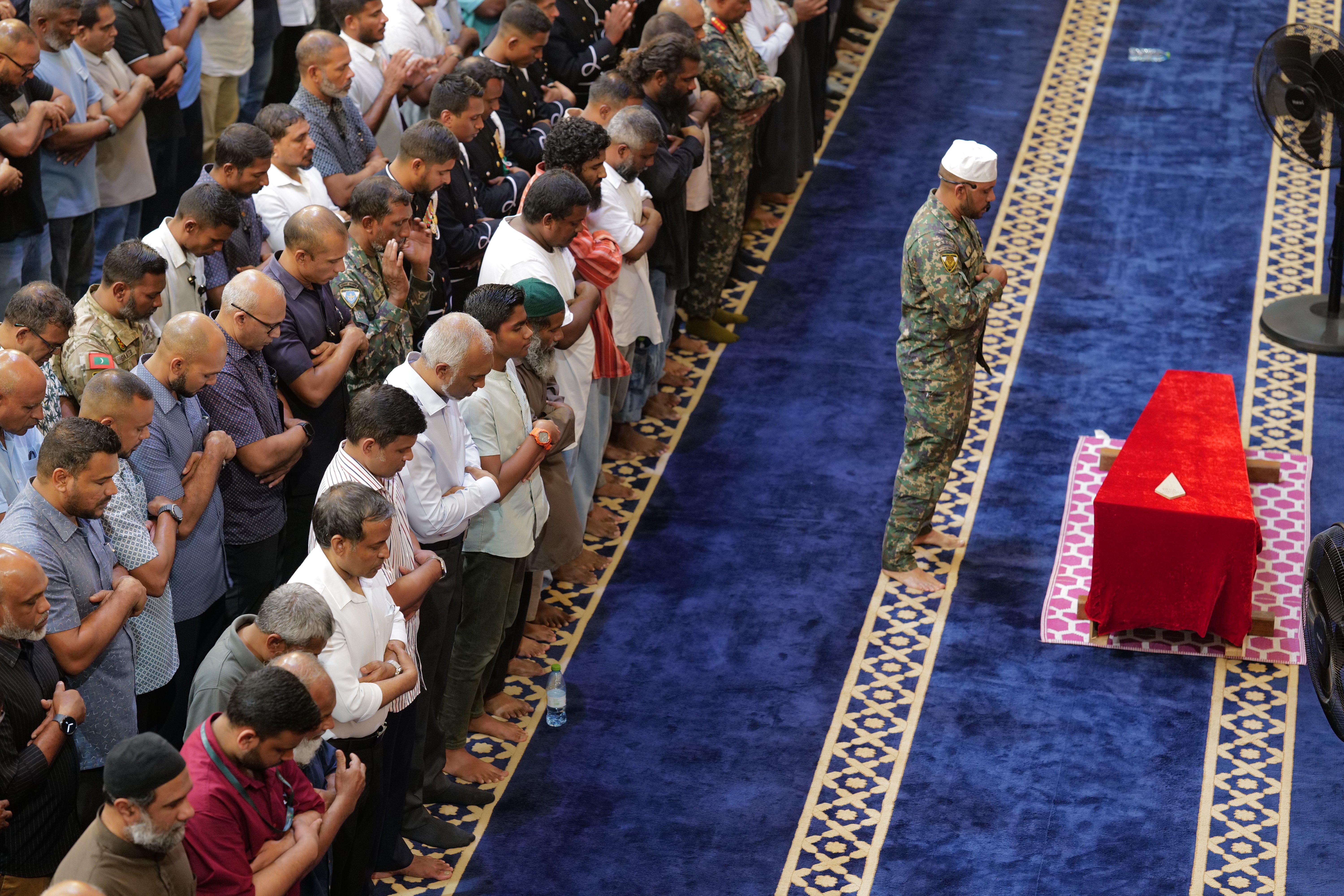 Maldivian President Mohamed Muizzu prays in front of Mohamed Mahudhee’s coffin