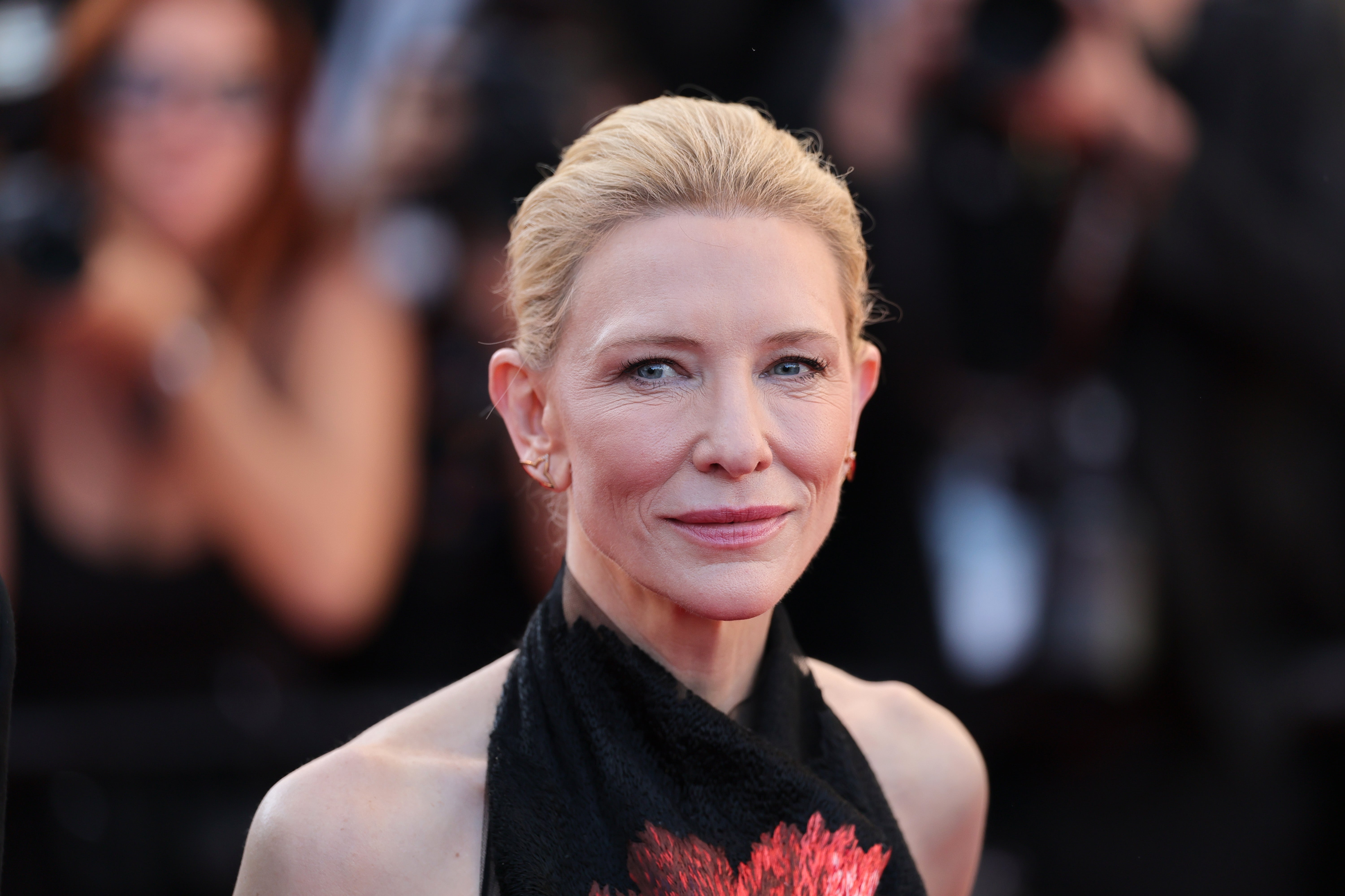Cate Blanchett chastised her audience in London after someone filmed her performance in ‘Electra/Persona’