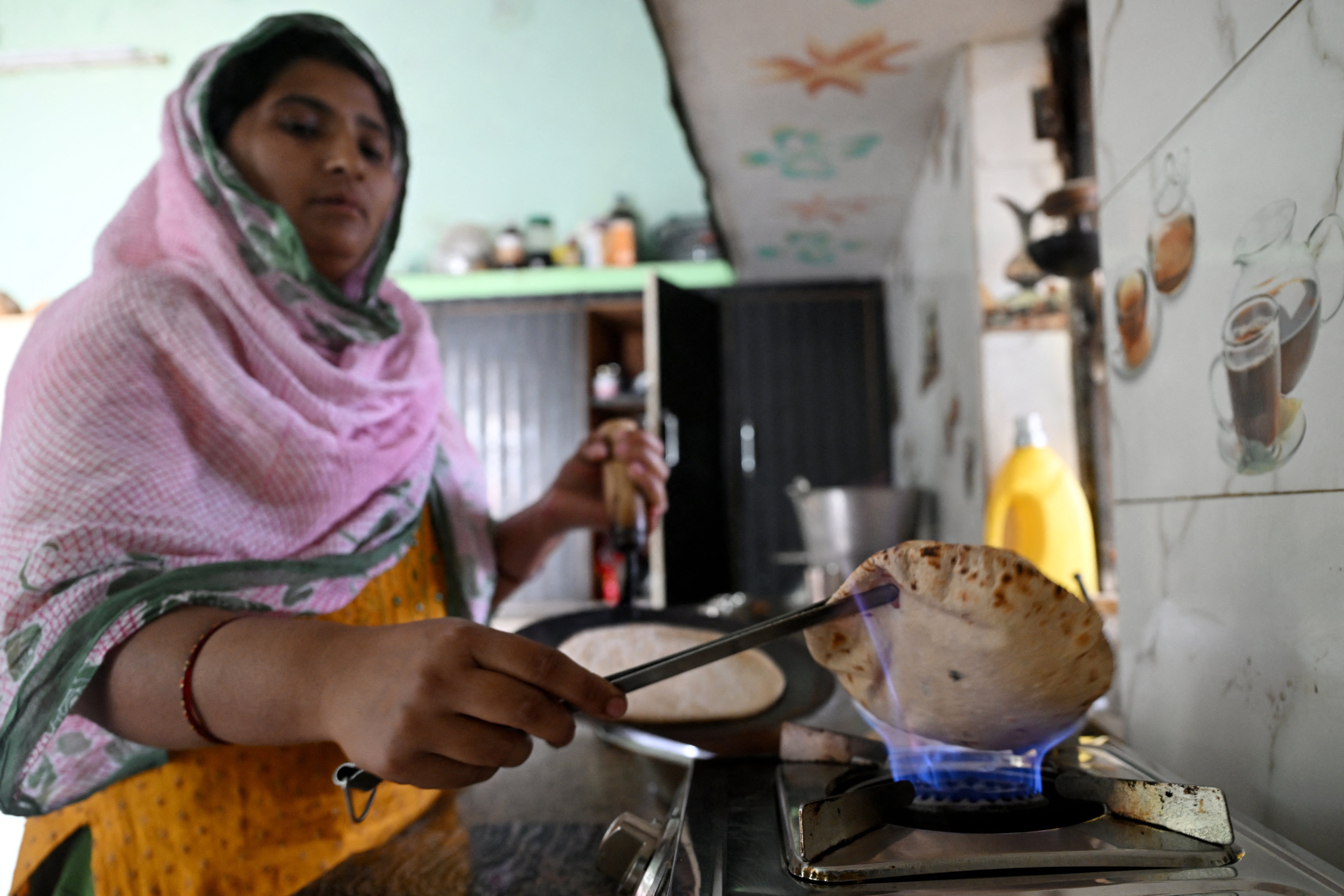 Across much of India, an energy crunch caused by the Iran war has prompted long queues for cooking gas cyclinders