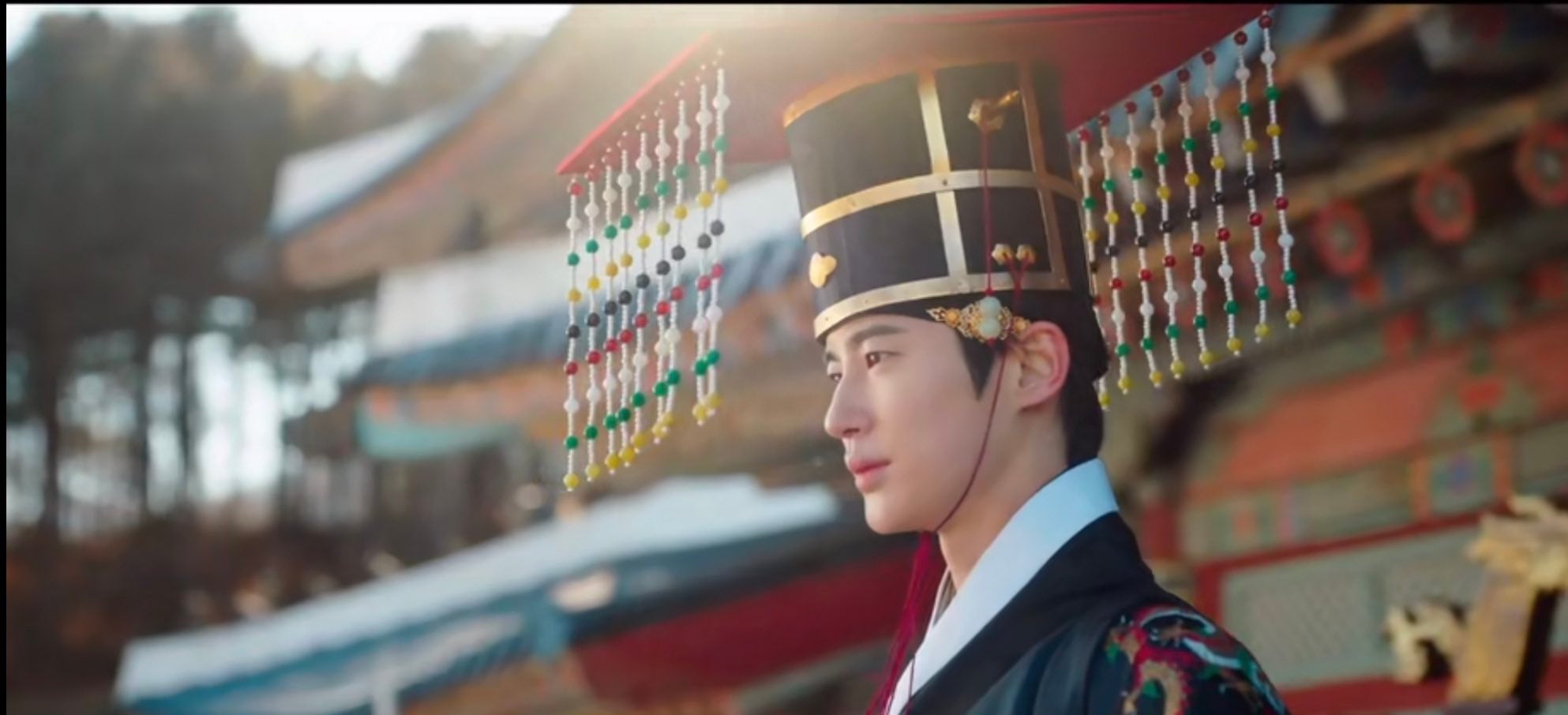 Viewers objected to Prince I-an wearing the ‘guryu myeollyugwan’ as his ceremonial crown, which was associated with vassal rulers