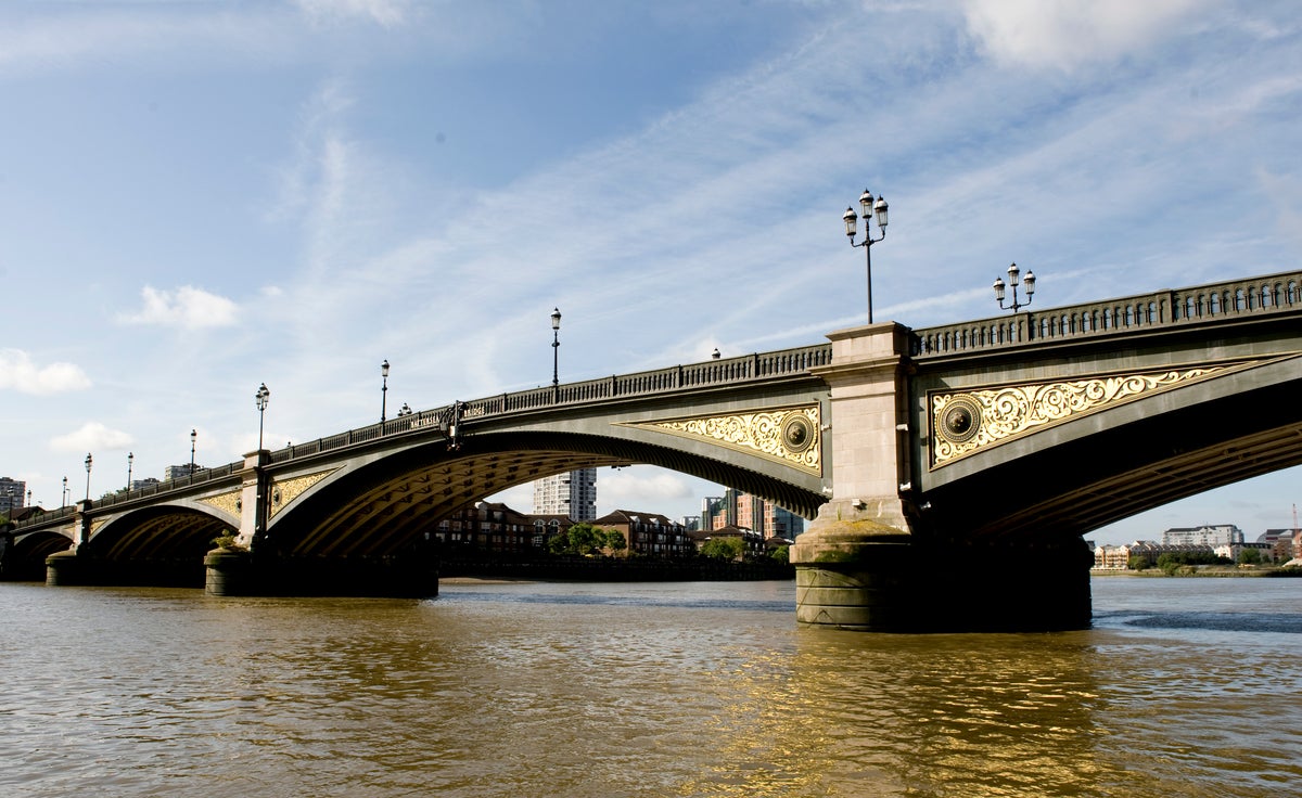 Bus driver fighting for life after assault on one of London’s busiest bridges thumbnail