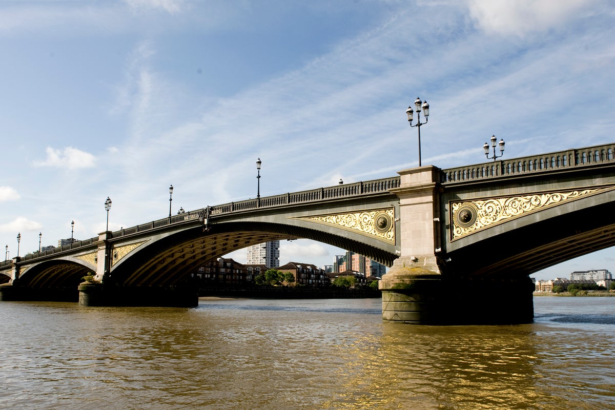 Bus driver fighting for life after assault on one of London’s busiest bridges Bus driver fighting for life after assault on one of London’s busiest bridges