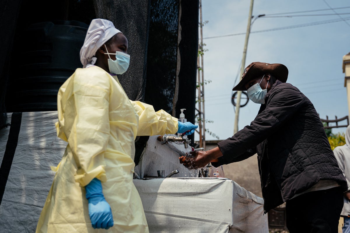 U.S. doctor among newest Ebola cases as outbreak deaths rise in Congo
