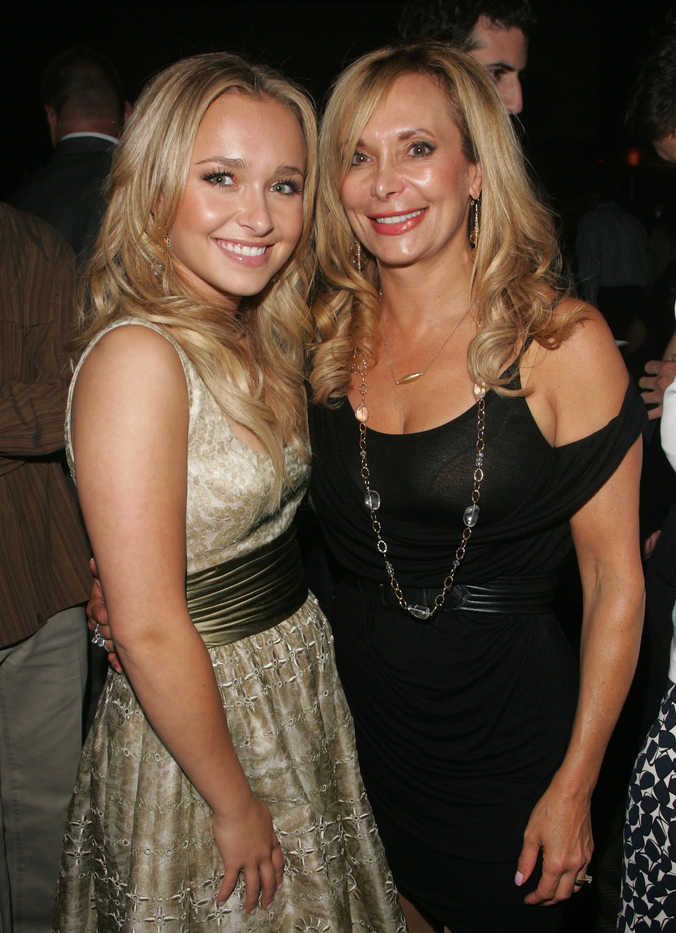 Hayden Panettiere says mother superglued baby teeth back in her mouth for acting jobs