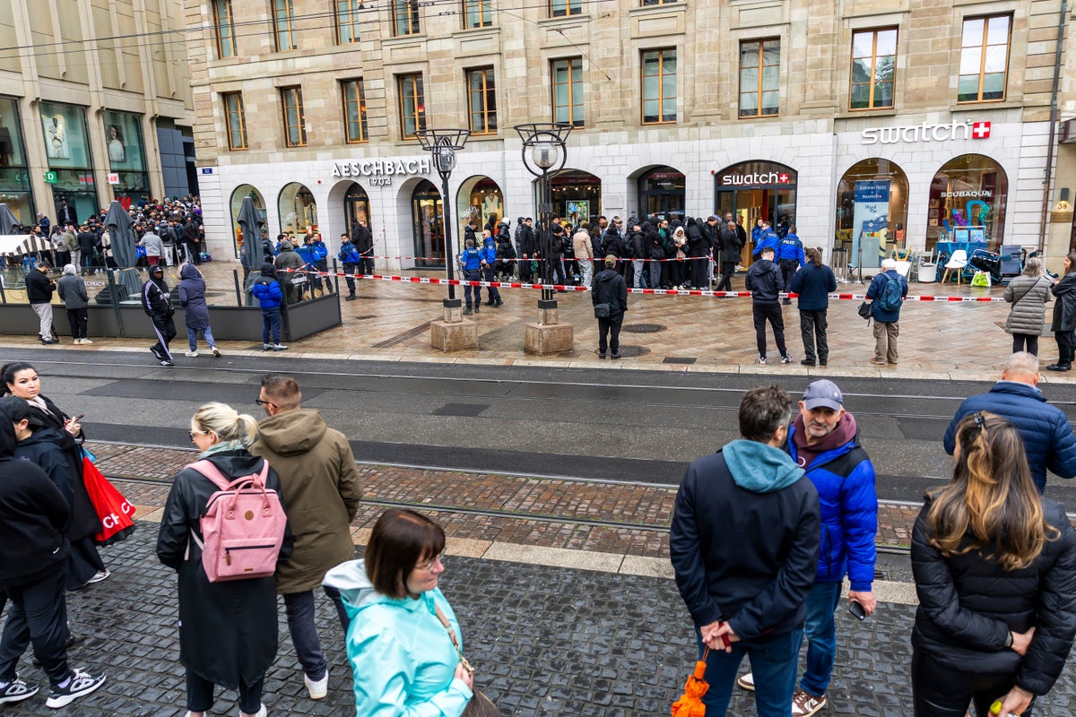 The real reason shoppers are queuing in London, Singapore, and New York for Swatch’s new release – UK Times The real reason shoppers are queuing in London, Singapore, and New York for Swatch’s new release – UK Times