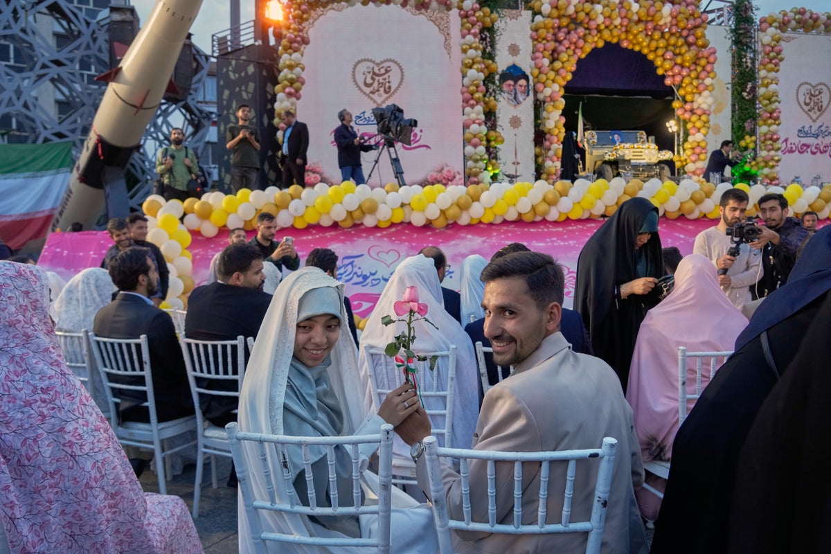 Iranian Government Holds Mass Wedding Ceremony in Tehran