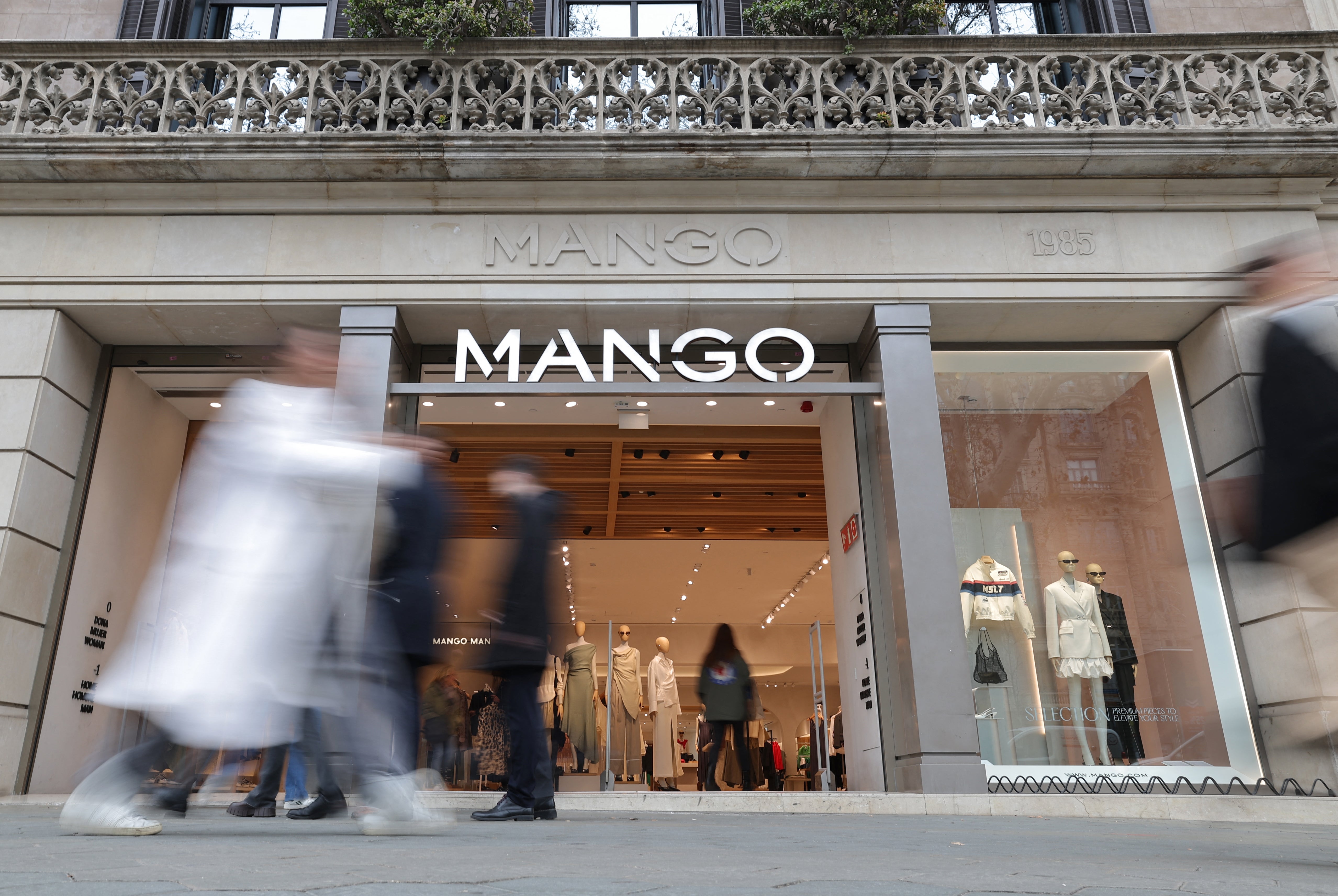 The chain now operates in almost 3,000 outlets in 120 countries
