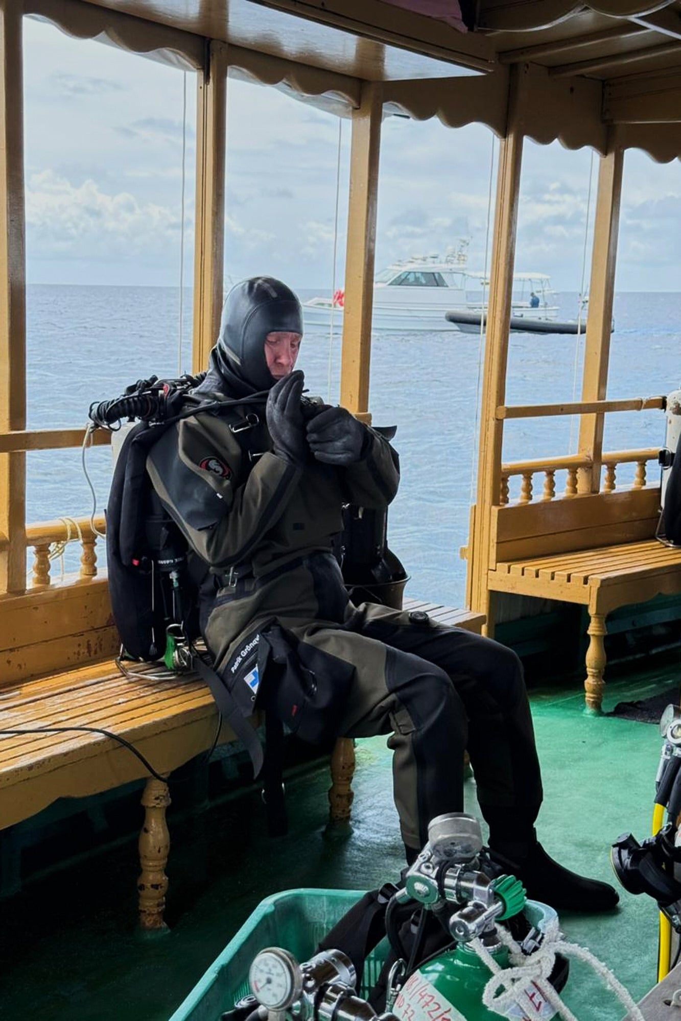 One of the divers getting ready to begin the recovery attempt