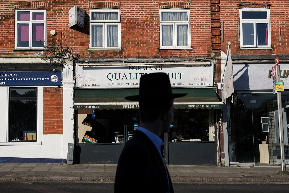 Five masked men attack Jewish man after they ‘heard him speaking Hebrew’