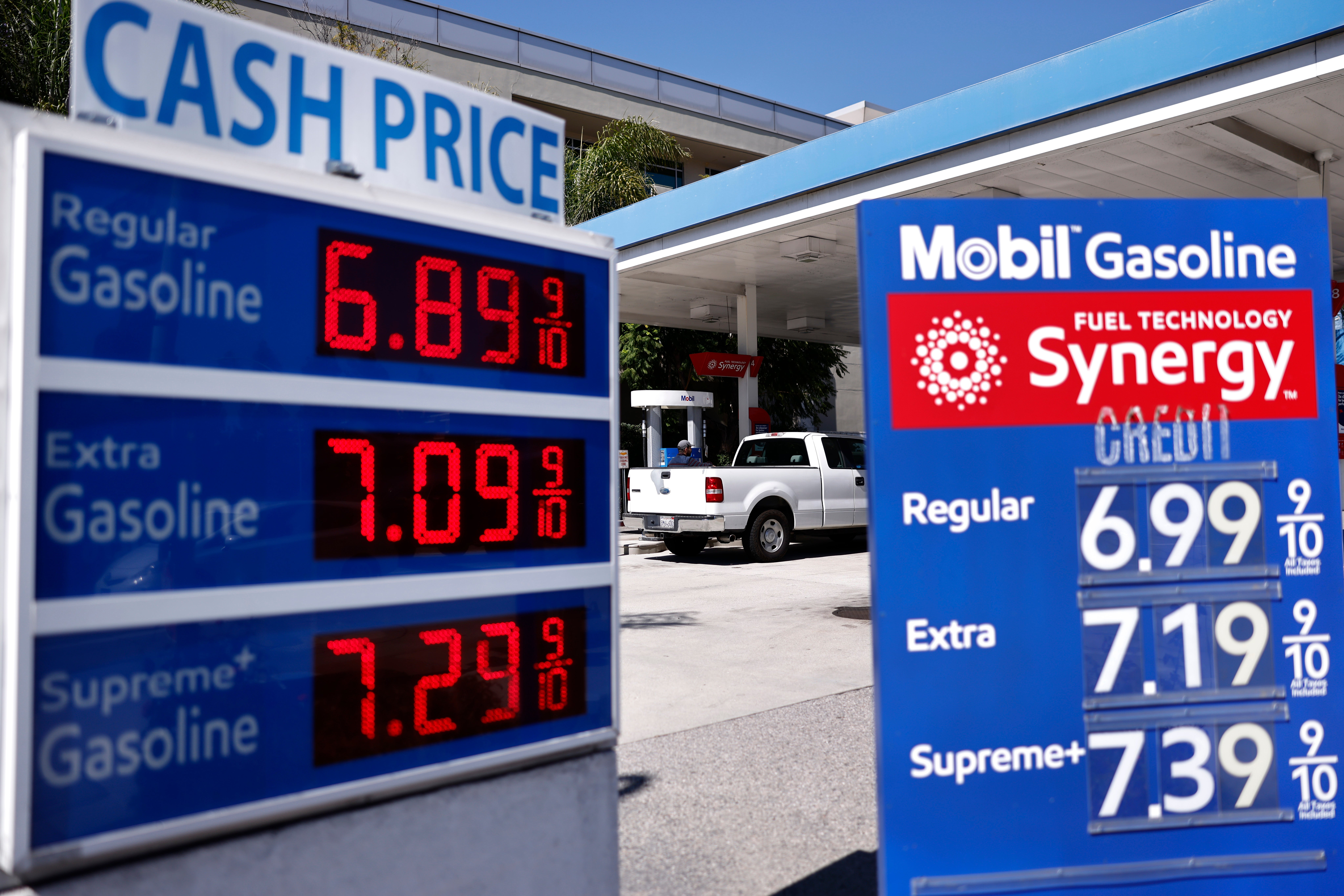 independent.co.uk - Ariana Baio - Gas price volatility threatens Memorial Day weekend plans in the US