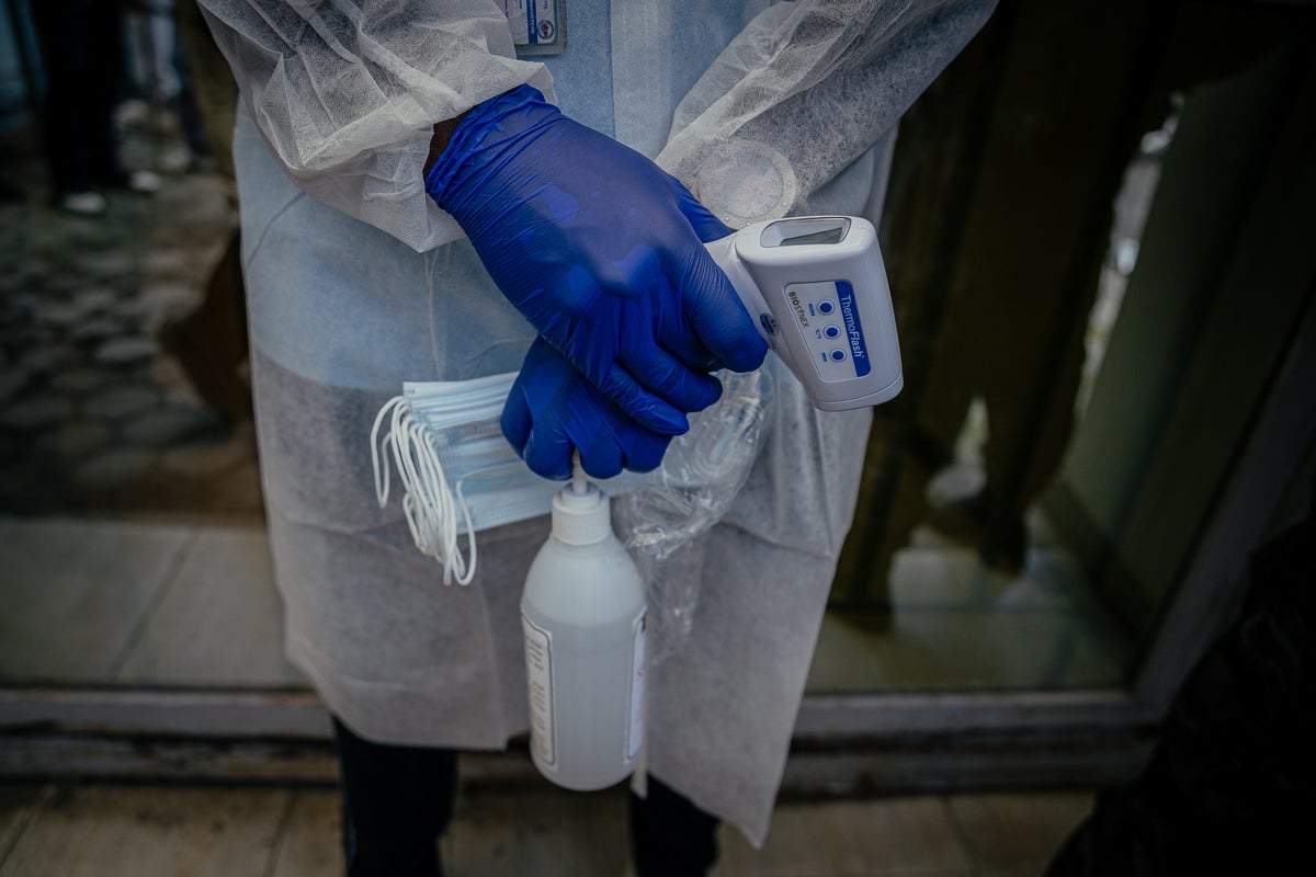 American Ebola patient and six others flown to Germany for treatment as deaths rise