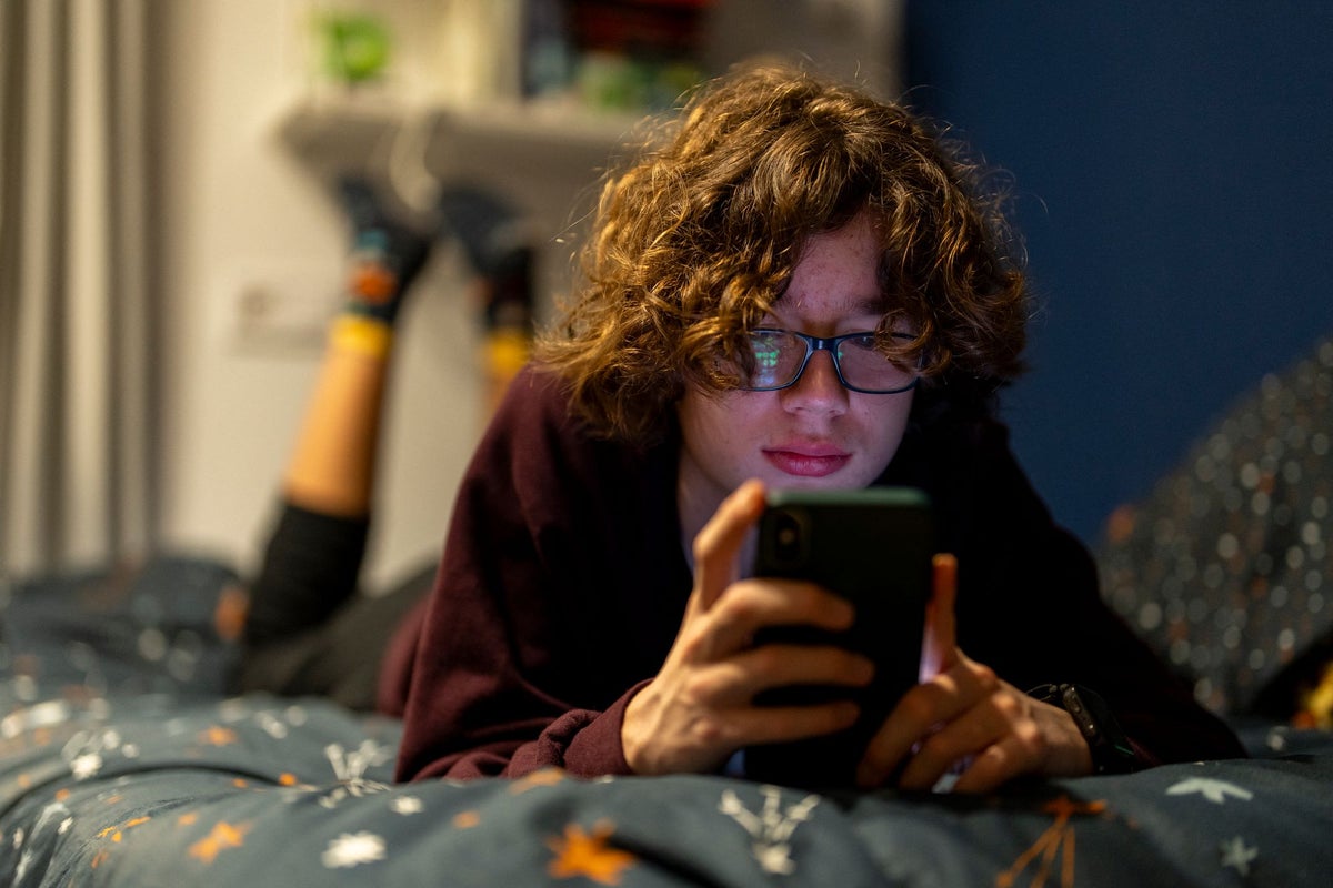Why your teenager might get withdrawals from social media – and how to manage it – UK Times Why your teenager might get withdrawals from social media – and how to manage it – UK Times
