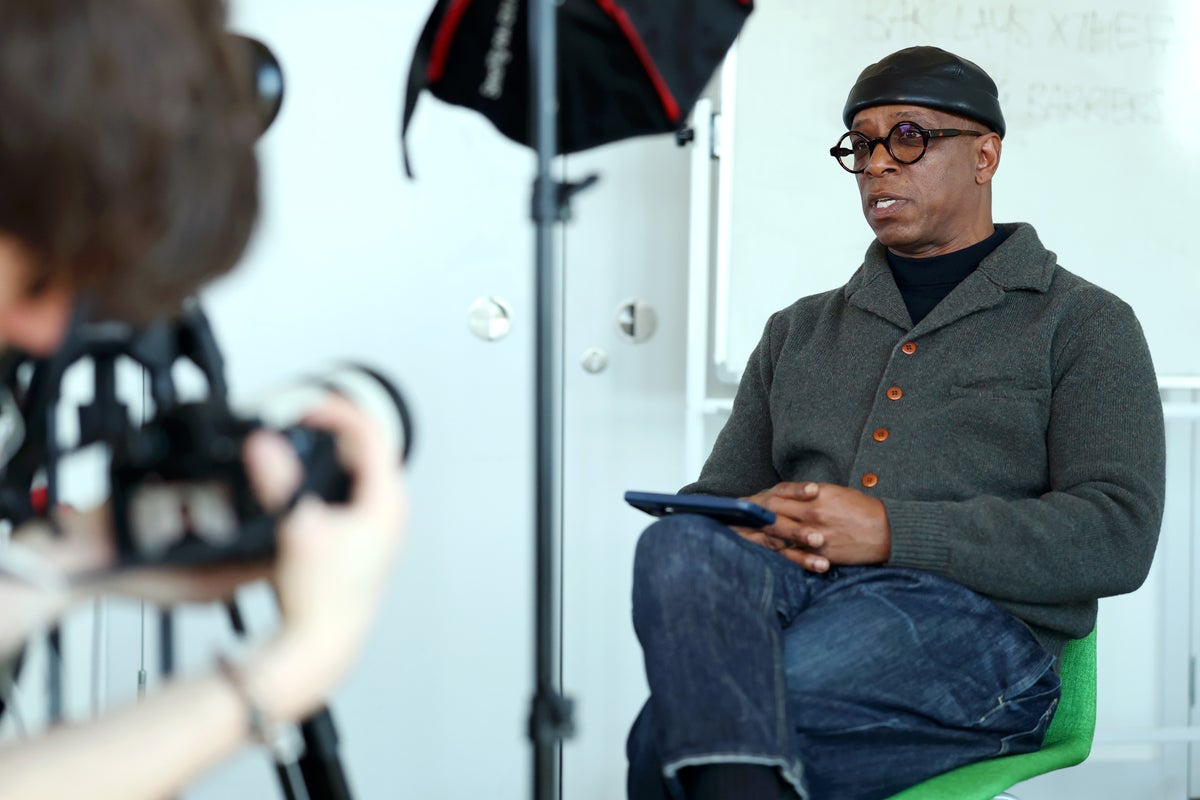 ian wright globe trekker net worth