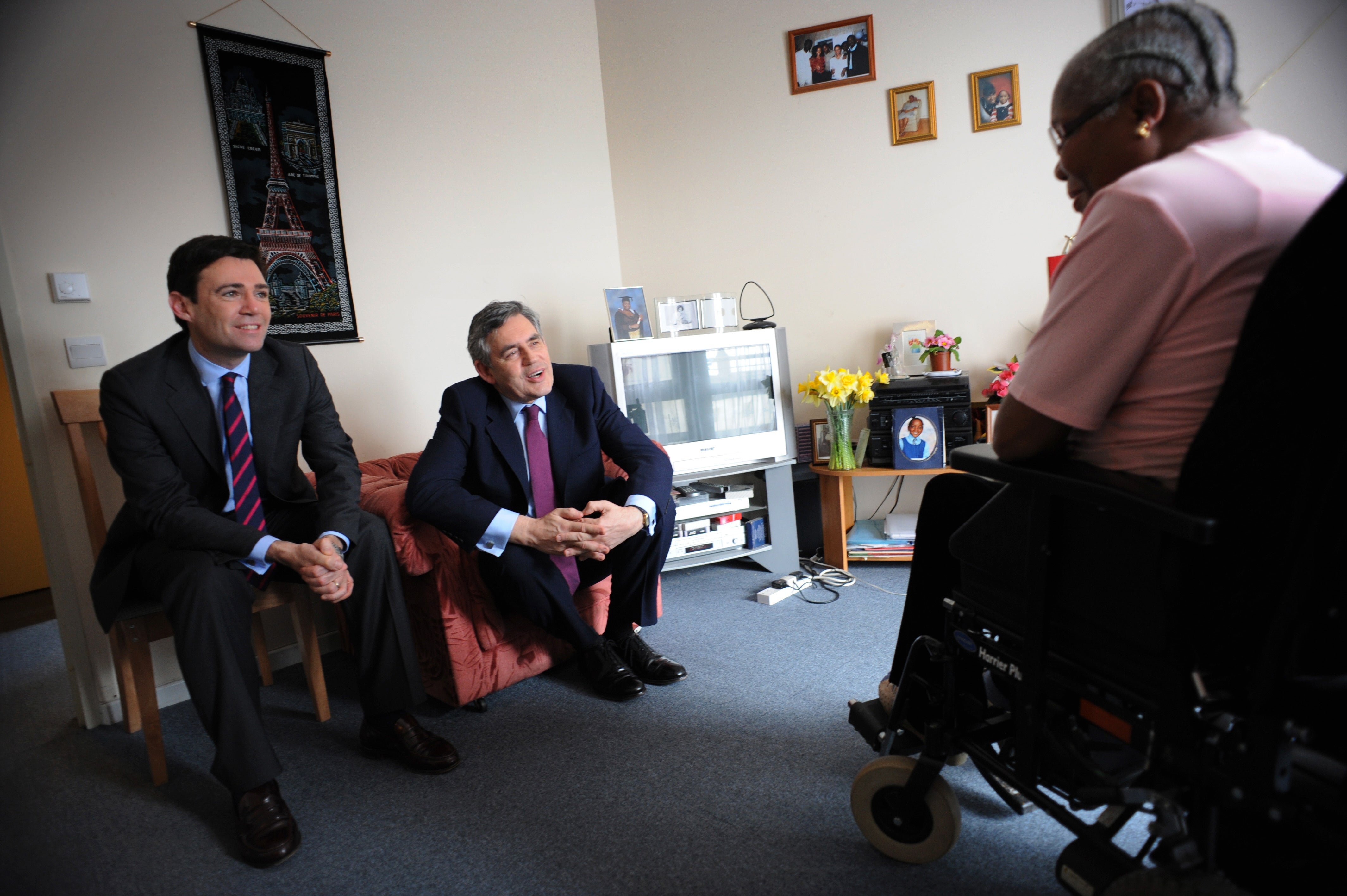 Burnham and Gordon Brown in 2010 meet a social housing resident (AFP/Getty)