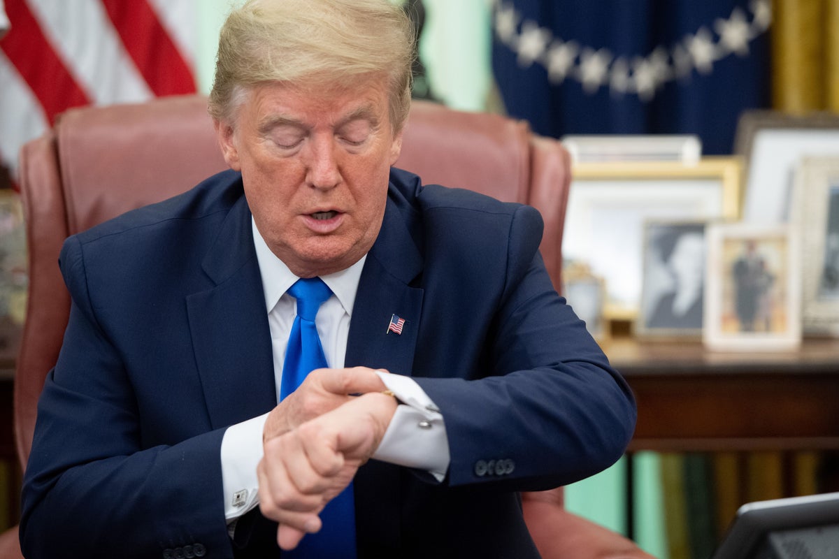 Republicans push to extend daylight savings and stop clock switching