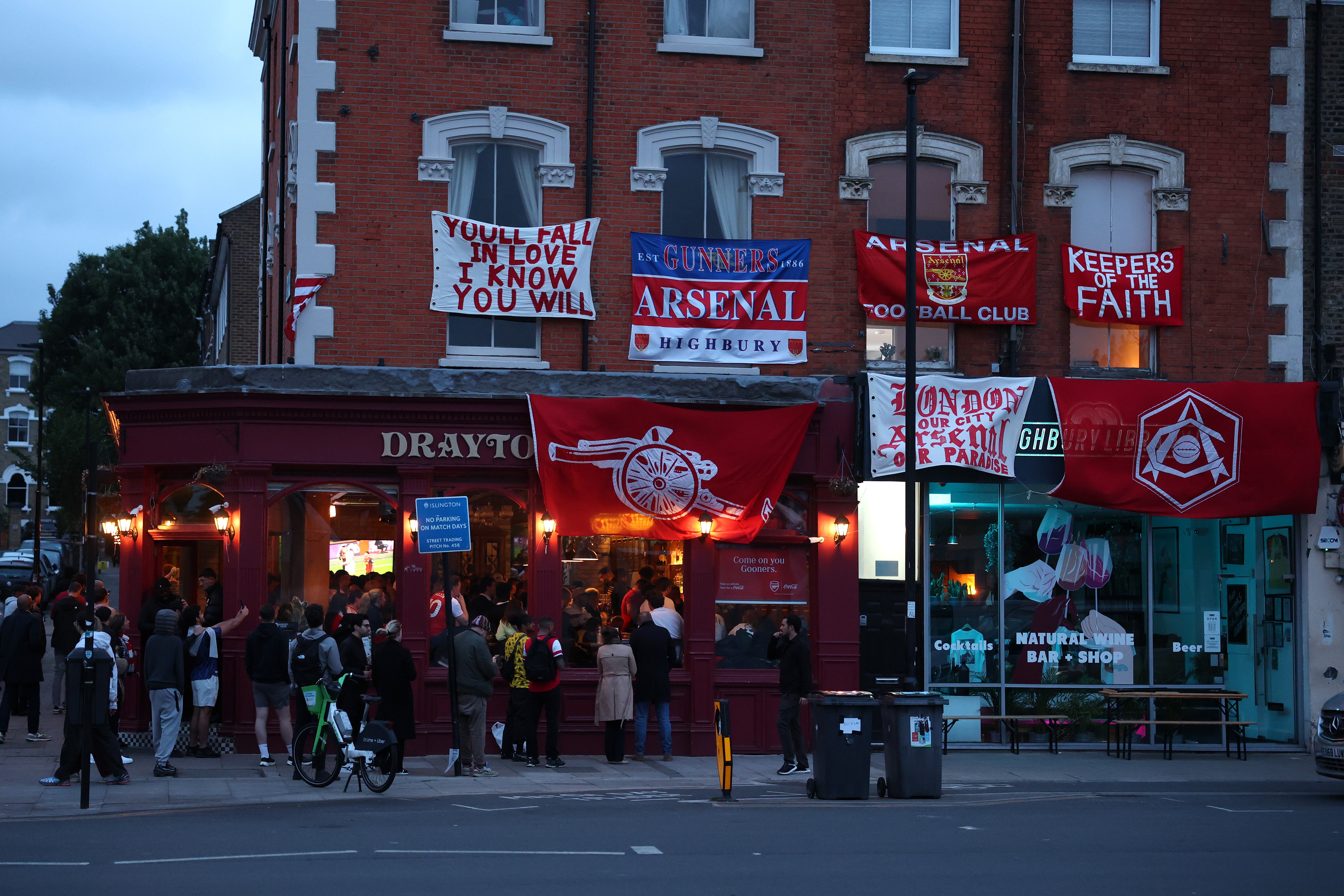 Arsenal Fans Outside Emirates Stadium As Title Rivals Manchester City Play AFC Bournemouth (Getty)