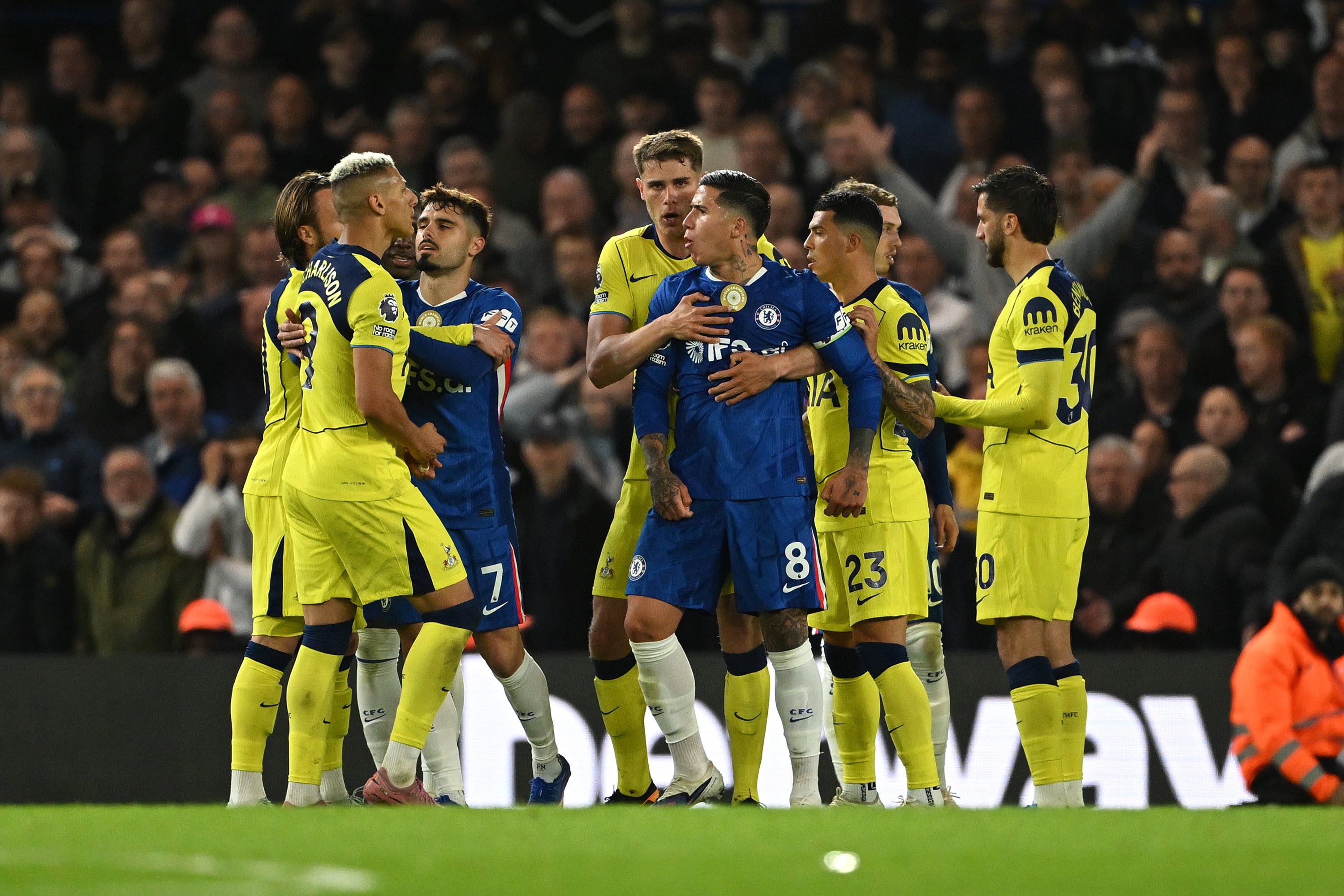 Spurs face an anxious final day after defeat at Stamford Bridge