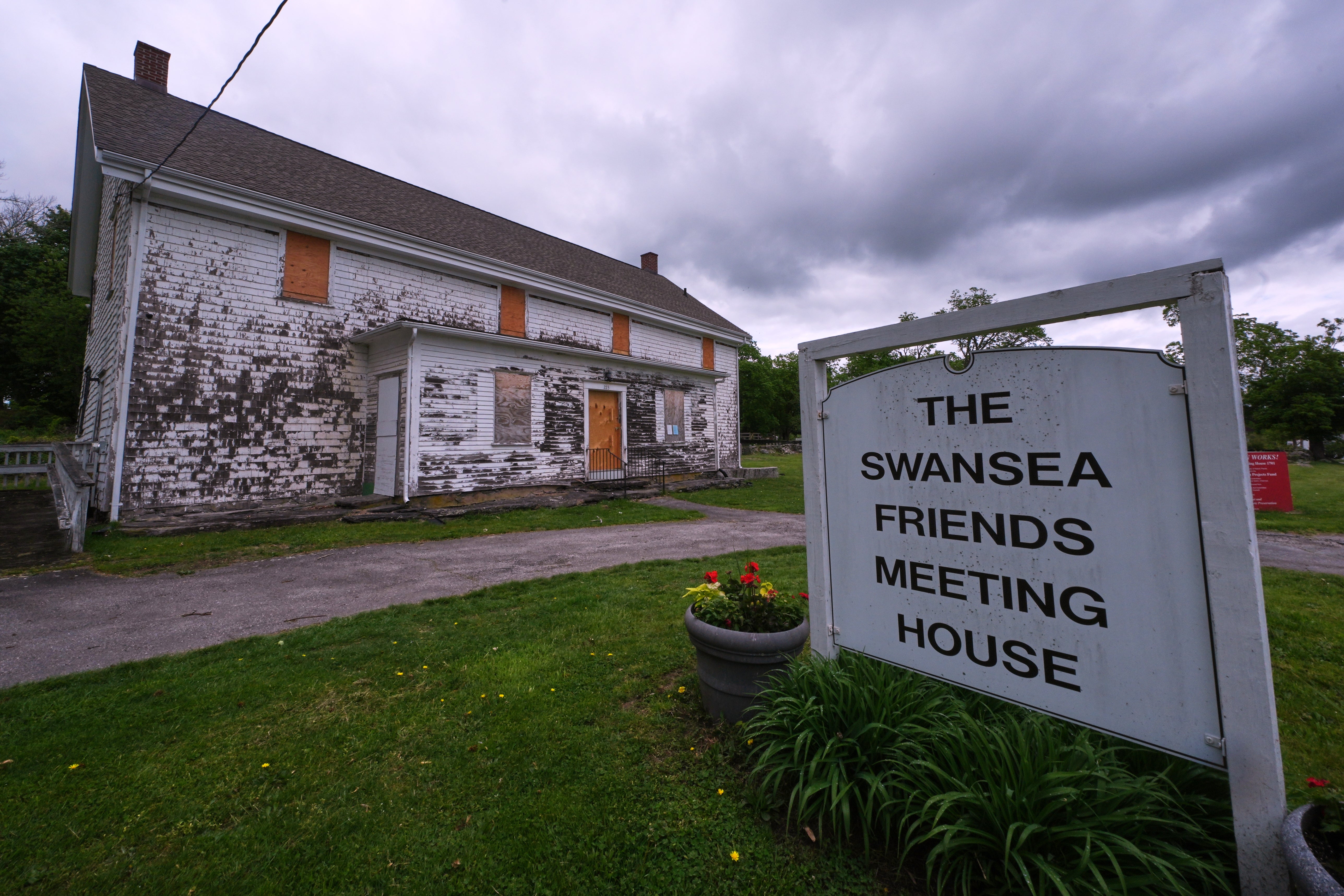 Recognized as the oldest surviving Quaker meeting house in the state, the Swansea Friends Meeting House was built in 1701 to serve as a refuge by a congregation fleeing religious persecution