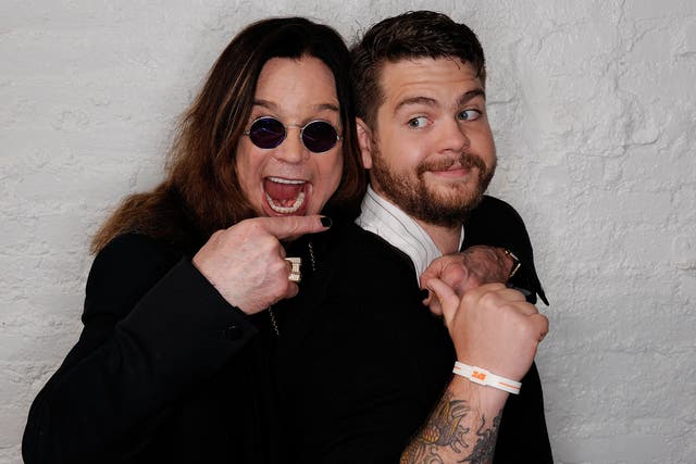 <p>Jack Osbourne (derecha) es el hijo menor del fallecido rockero Ozzy Osbourne (izquierda) </p>