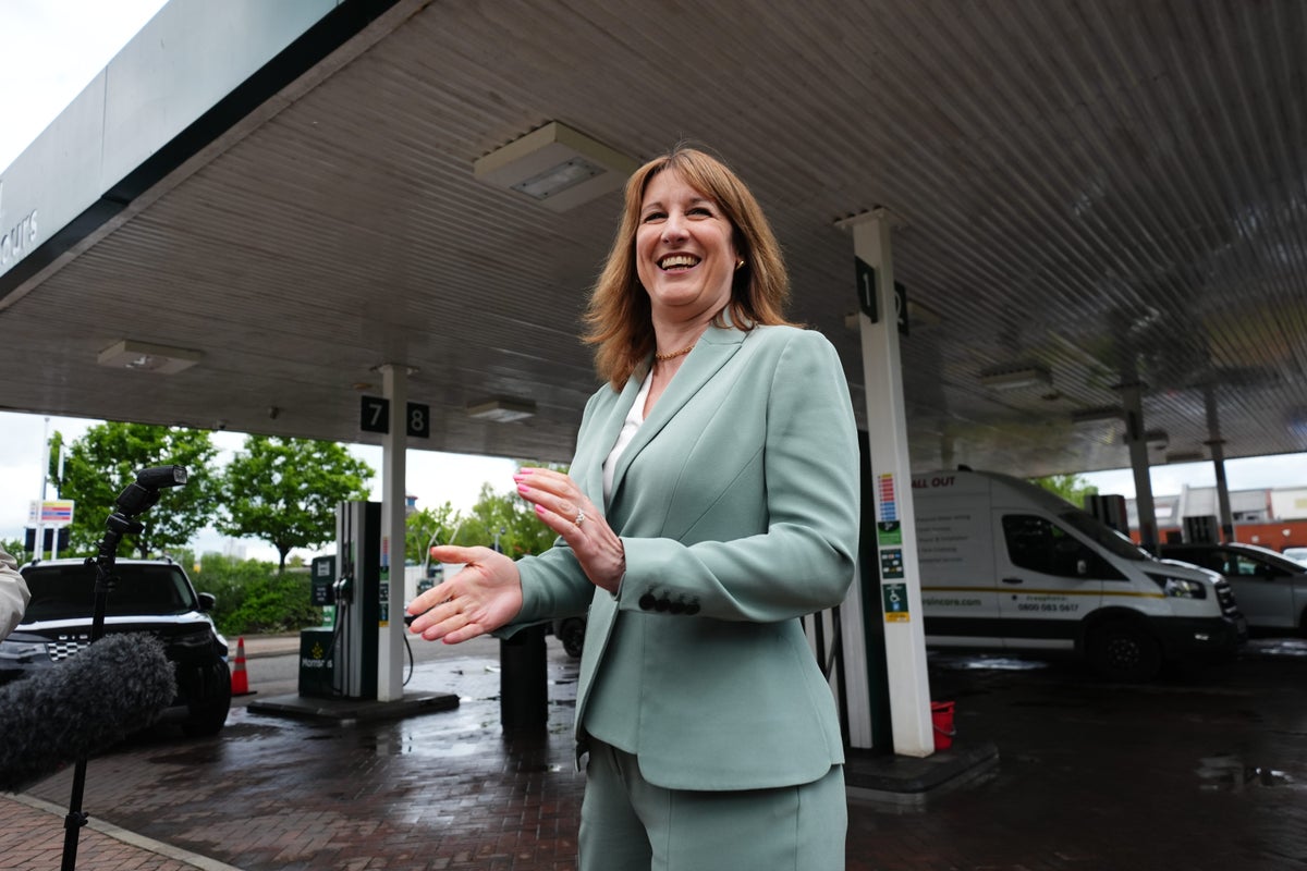 Cheaper food and free bus rides for children in Reeves’ cost-of-living plan