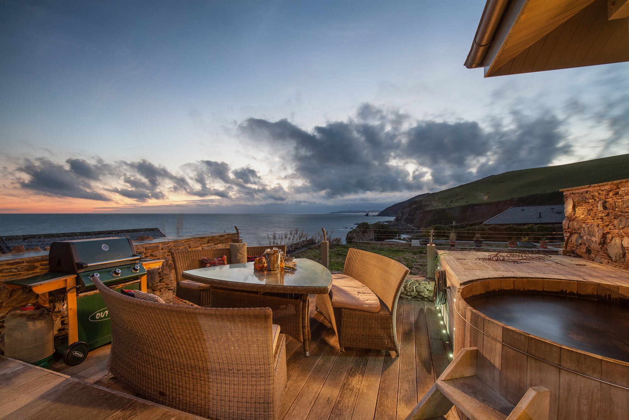This Sawdays property overlooks Whitsandy Bay