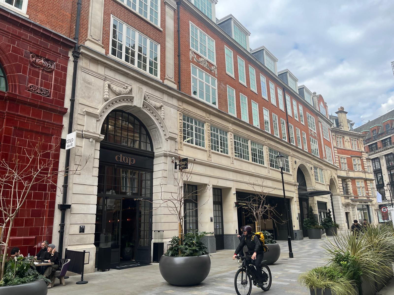 Clap Knightsbridge