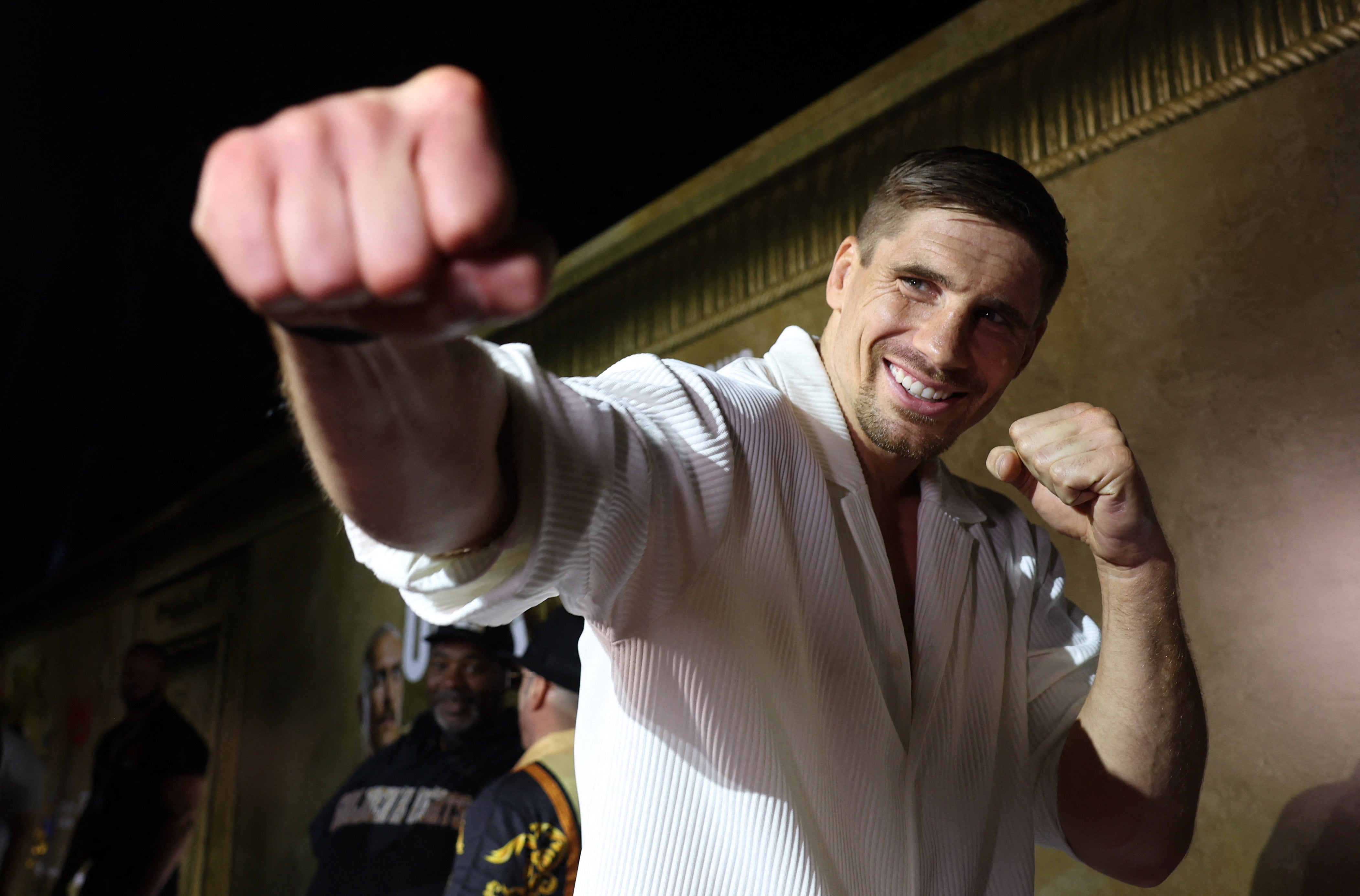 Rico Verhoeven recreates mother’s photos at pyramids after death during fight camp