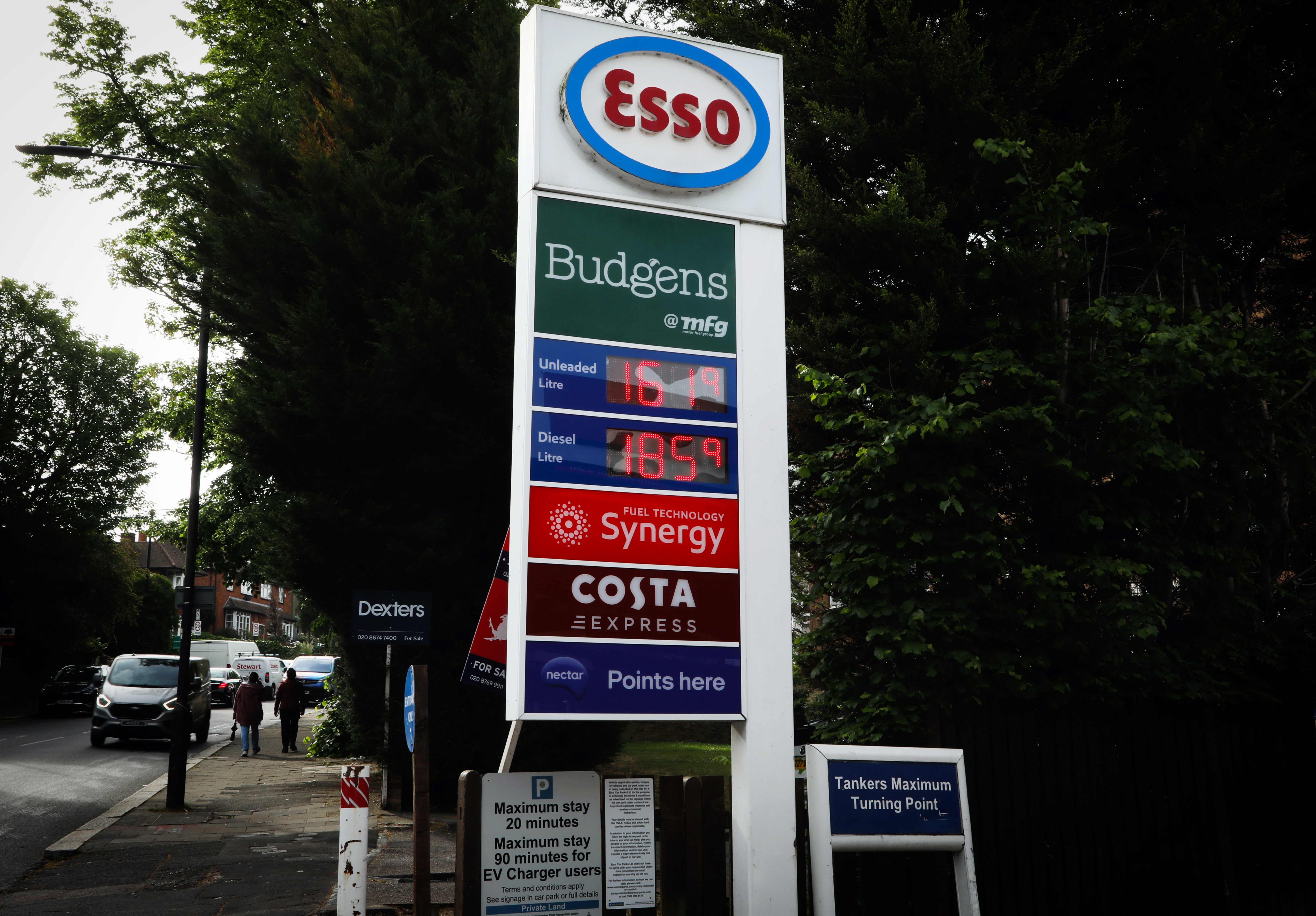 The average petrol price per litre in the UK reached 159.7p last week