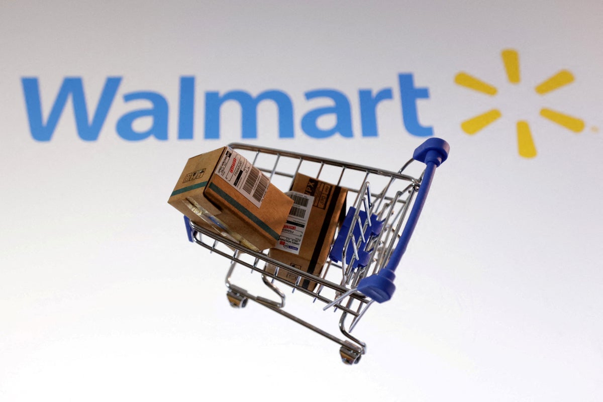 Walmart battles inflation with low prices to maintain sales growth