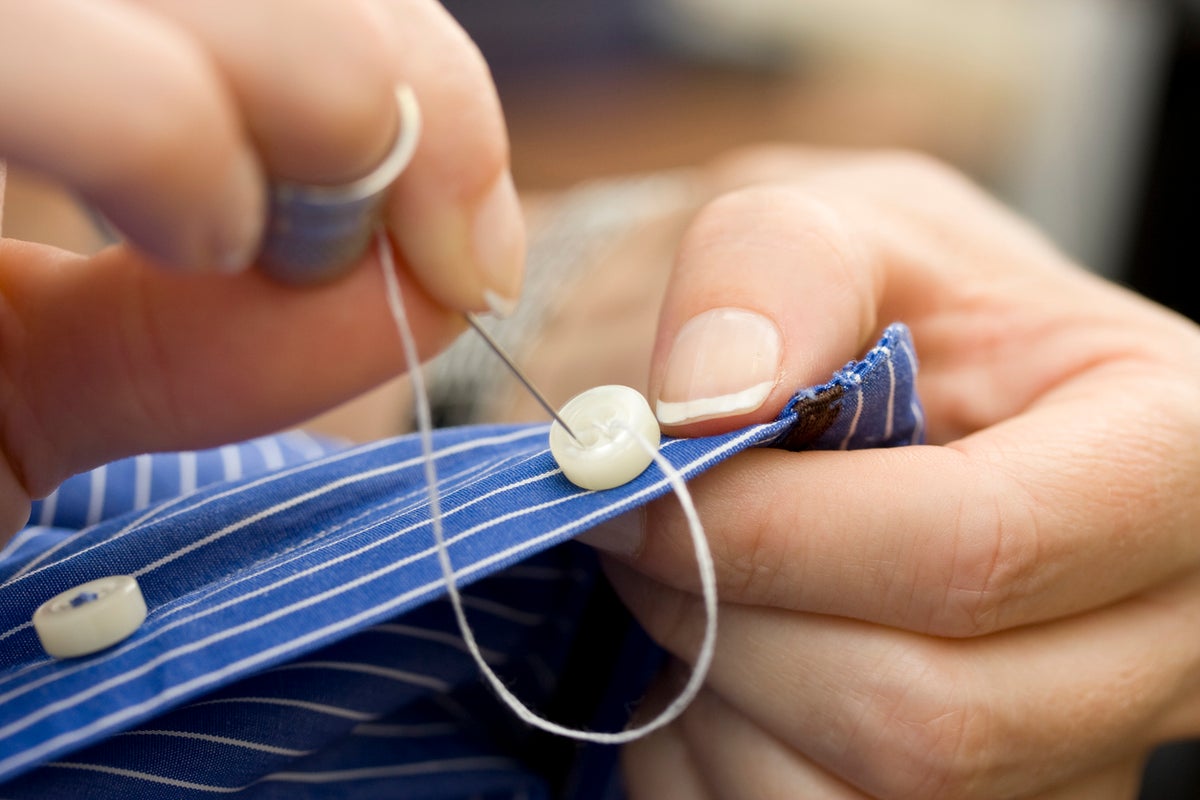 Why zippers and buttons are on different sides of men’s and women’s clothes
