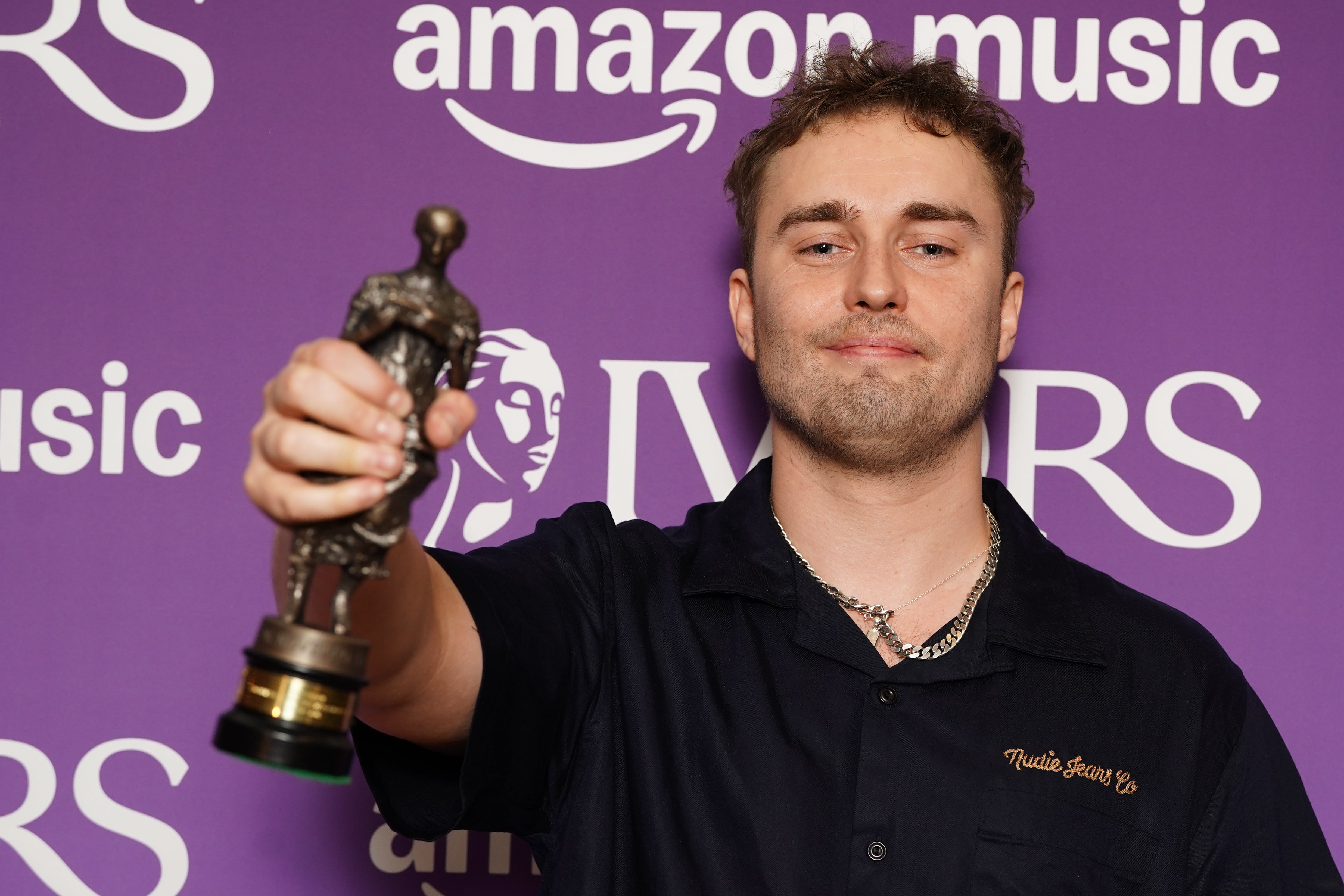 Sam Fender with his Songwriter of the Year with Amazon Music award.