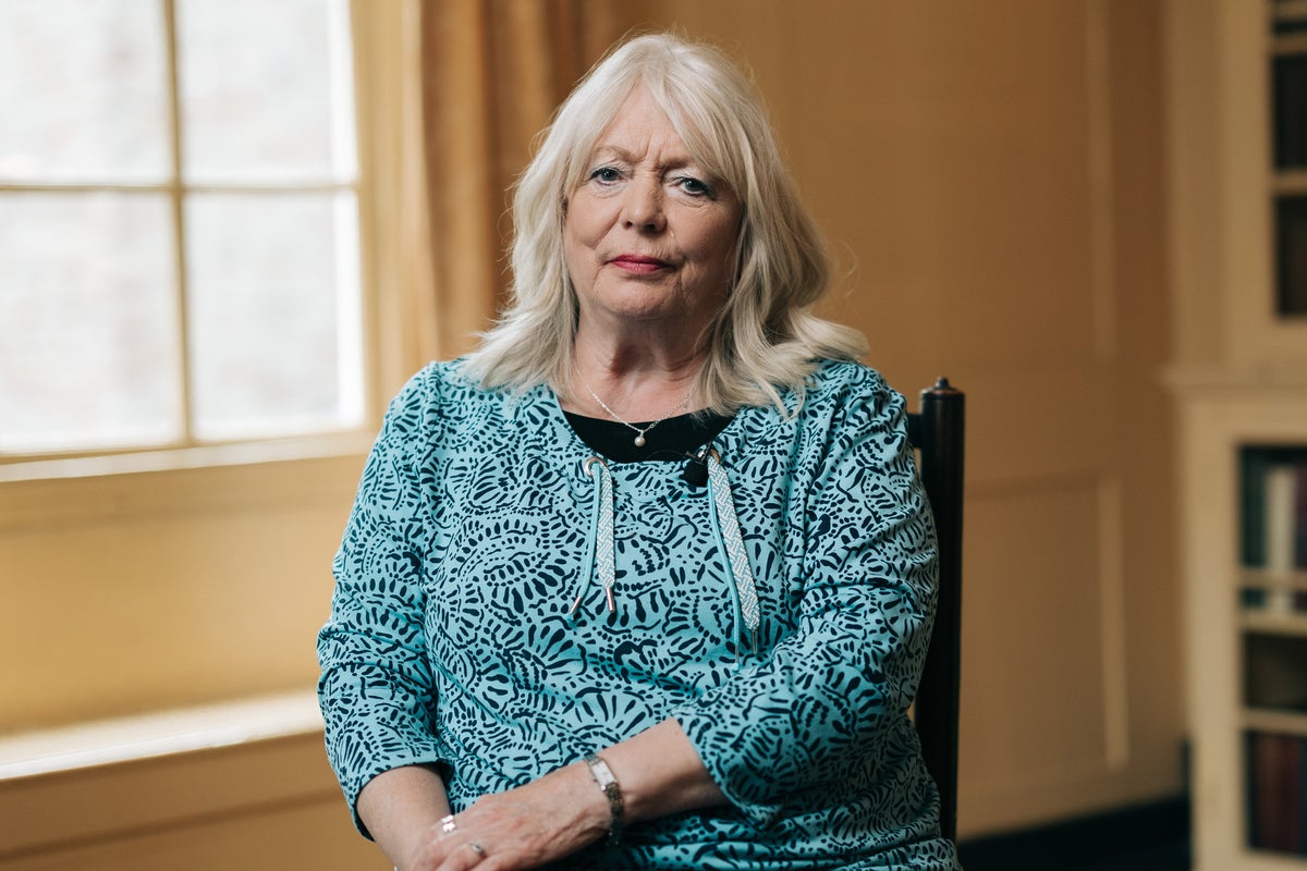 Alison Steadman reads ‘Recuerdo’ in memory of her parents and two ‘lovely’ sisters
