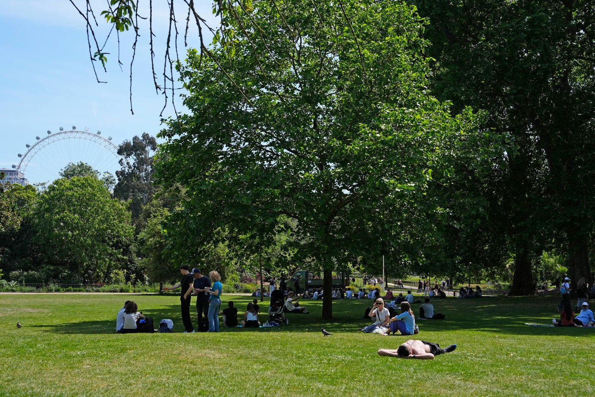 Temperatures to reach 21C as the UK set to bask in warm weather
