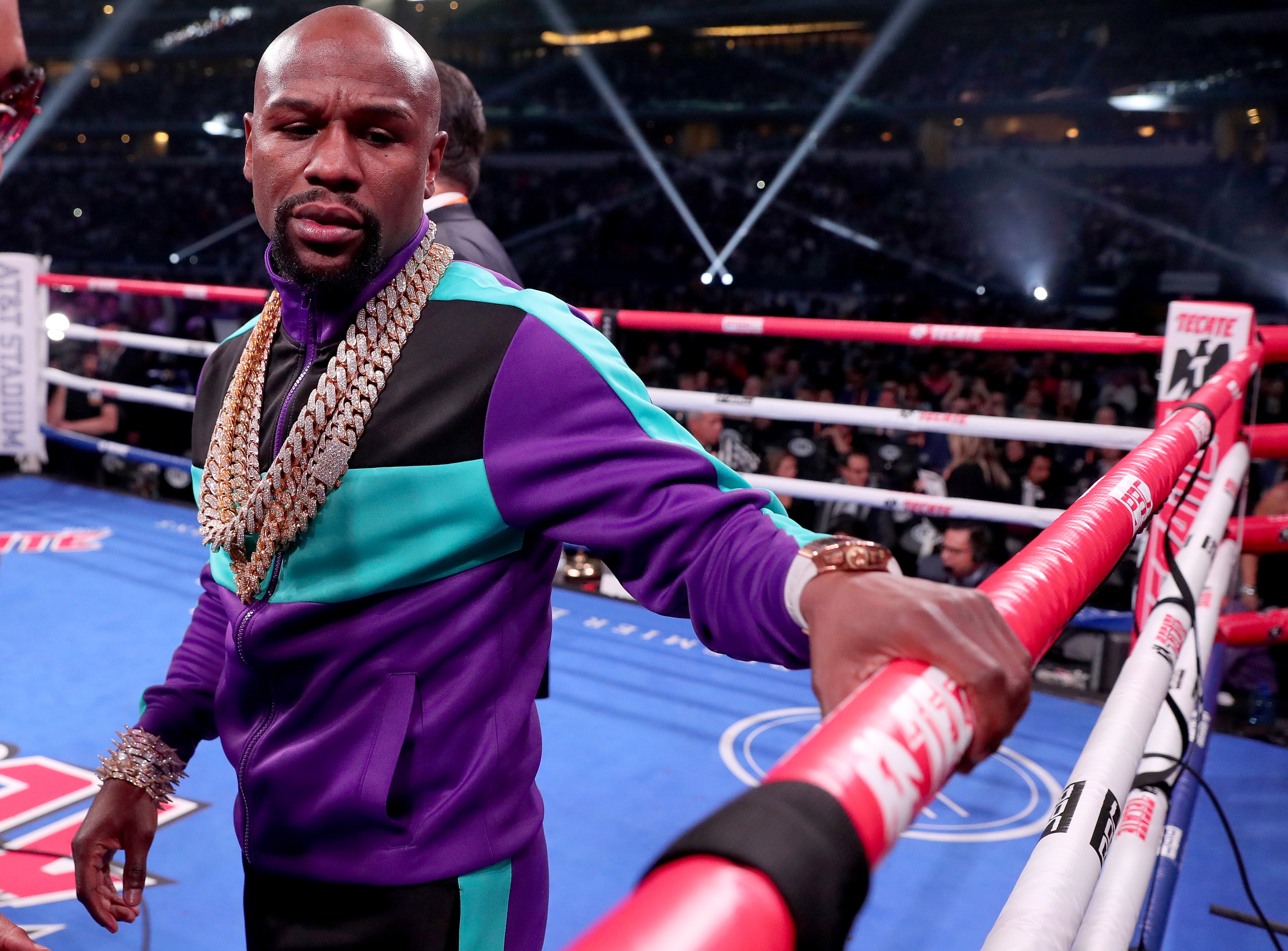In a newly filed lawsuit, boxing champ Floyd Mayweather Jr. accuses longtime business advisor and convicted felon Jona Rechnitz of stealing more than $175 million from him