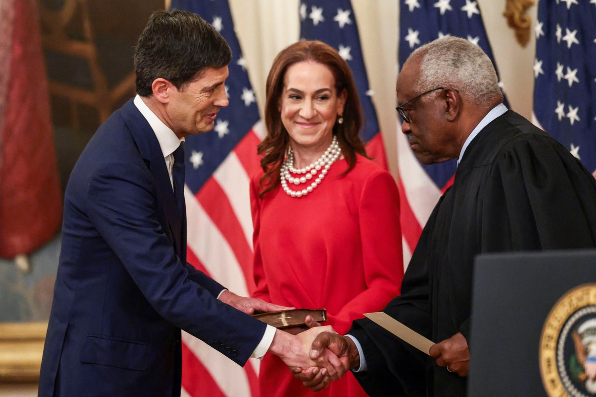 Kevin Warsh sworn in by Clarence Thomas as Trump claims he wants ‘independent’ Fed Reserve under his hand-picked chair – UK Times