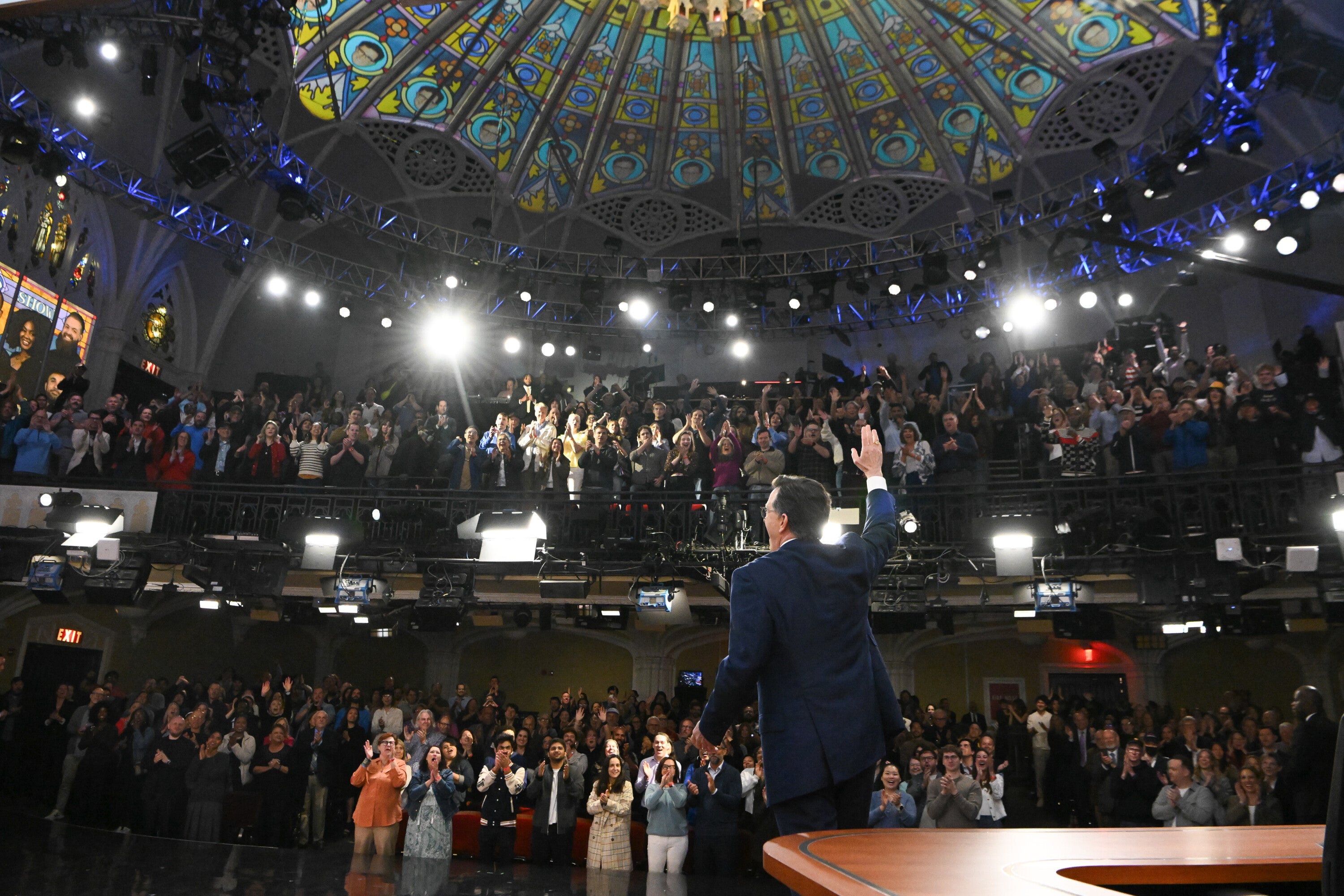Stephen Colbert waves to the audience in New York's Ed Sullivan Theater during the final episode of 'The Late Show' (Scott Kowalchyk /CBS)