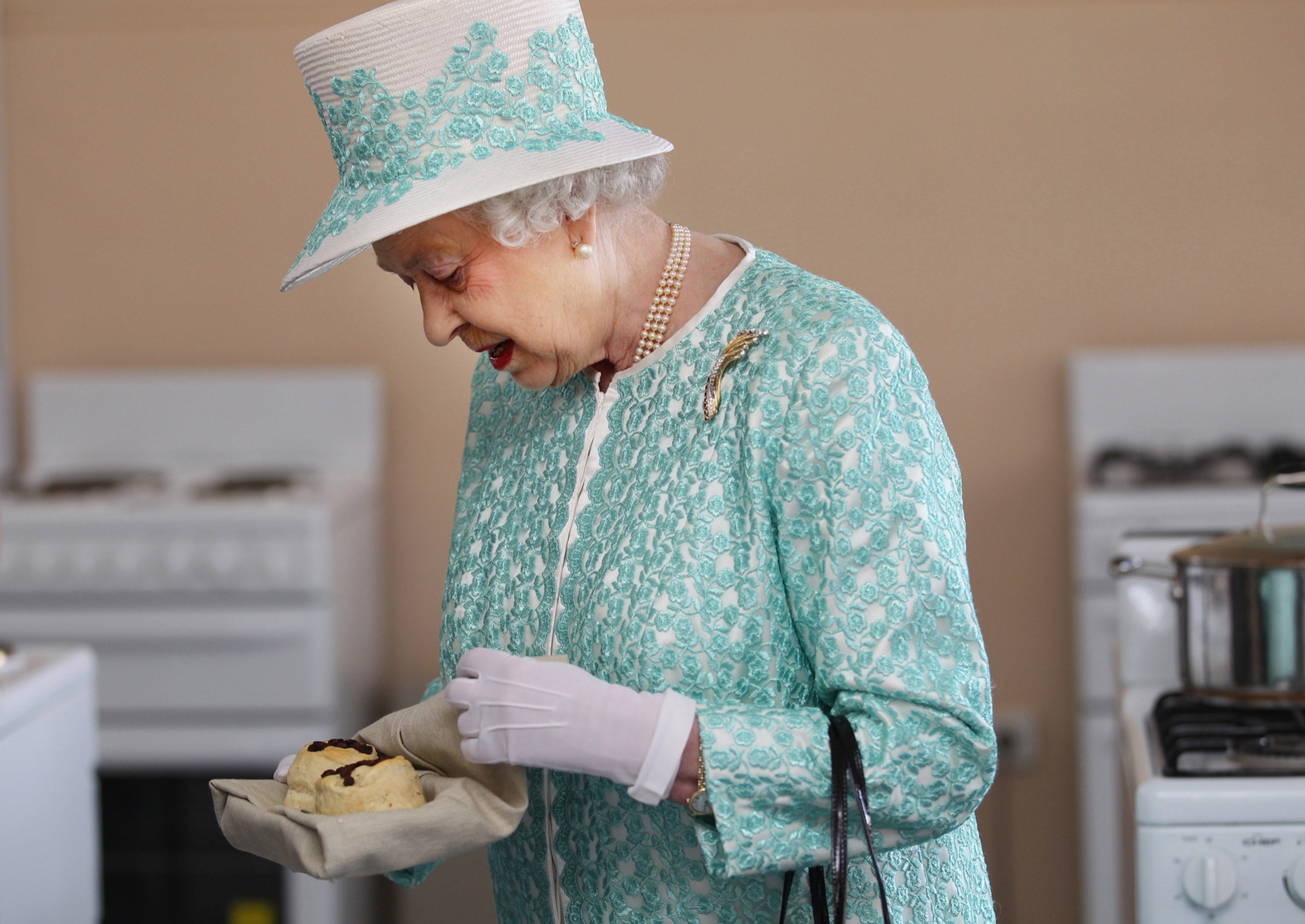 Queen Elizabeth gets donuts in Australia in 2011