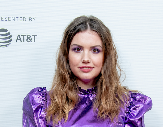 Hannah Murray foi atraída para um culto ao bem-estar em 2017